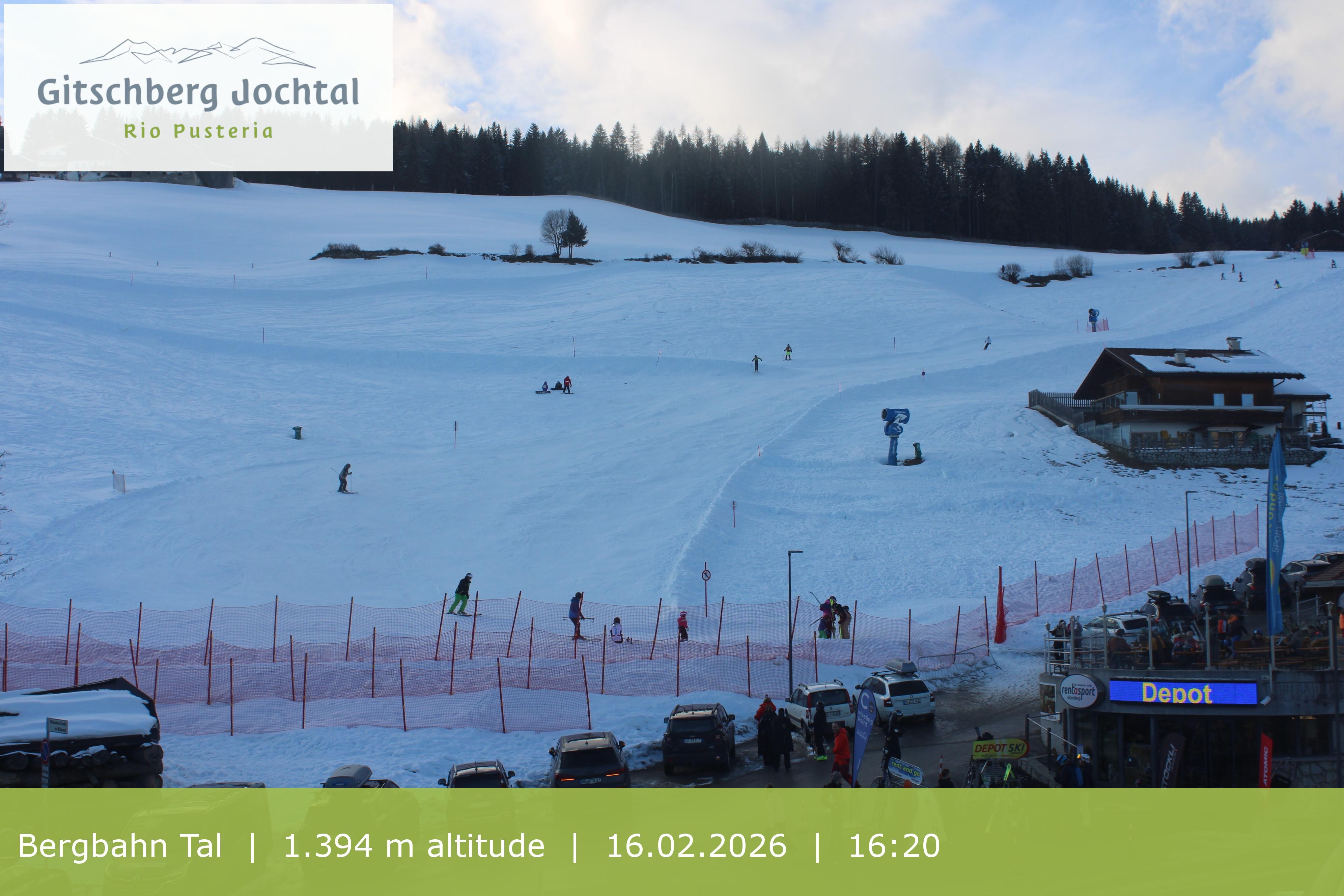 Archiv Foto Webcam Sicht auf die Talstation Meransen in Südtirol