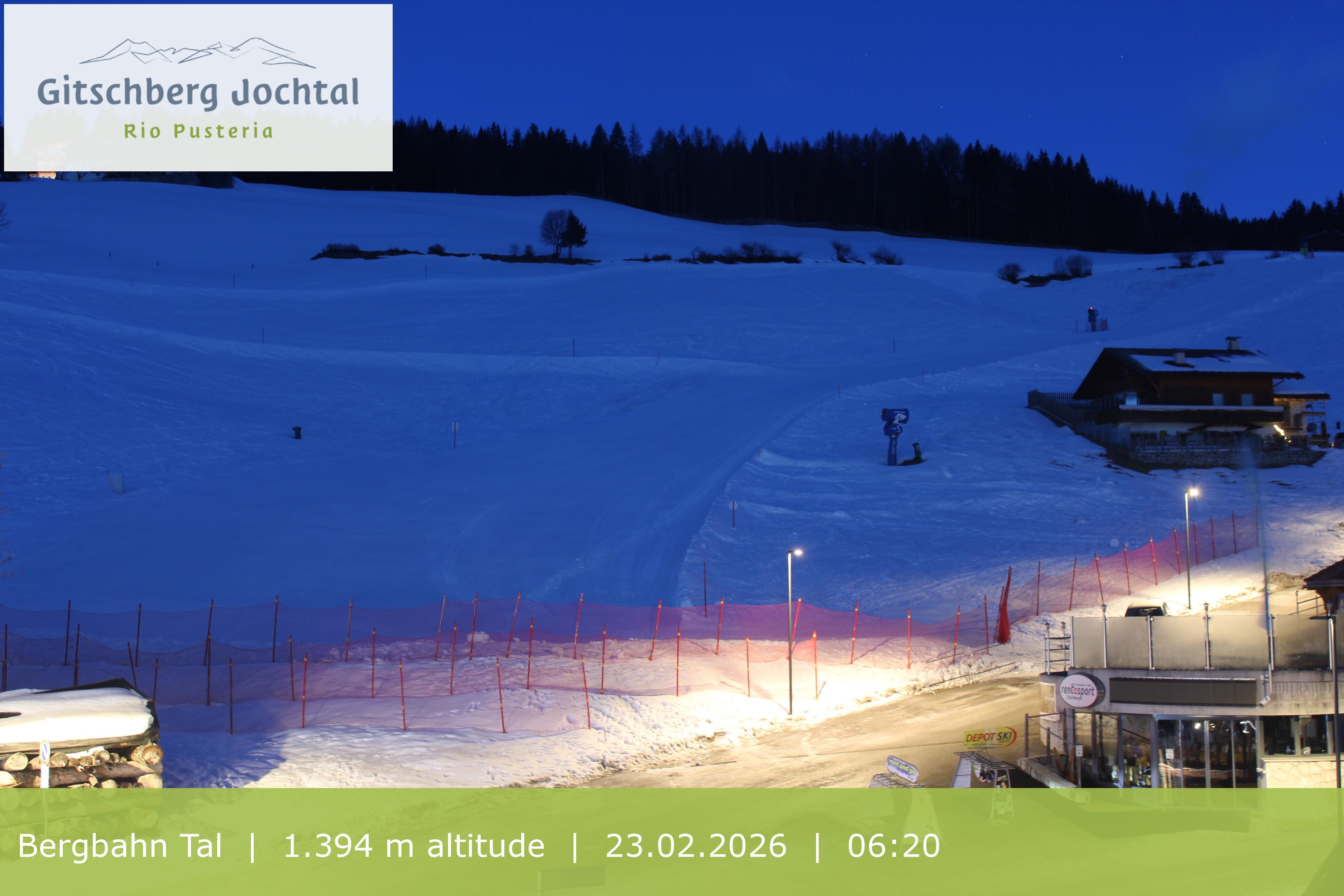Archiv Foto Webcam Sicht auf die Talstation Meransen in Südtirol