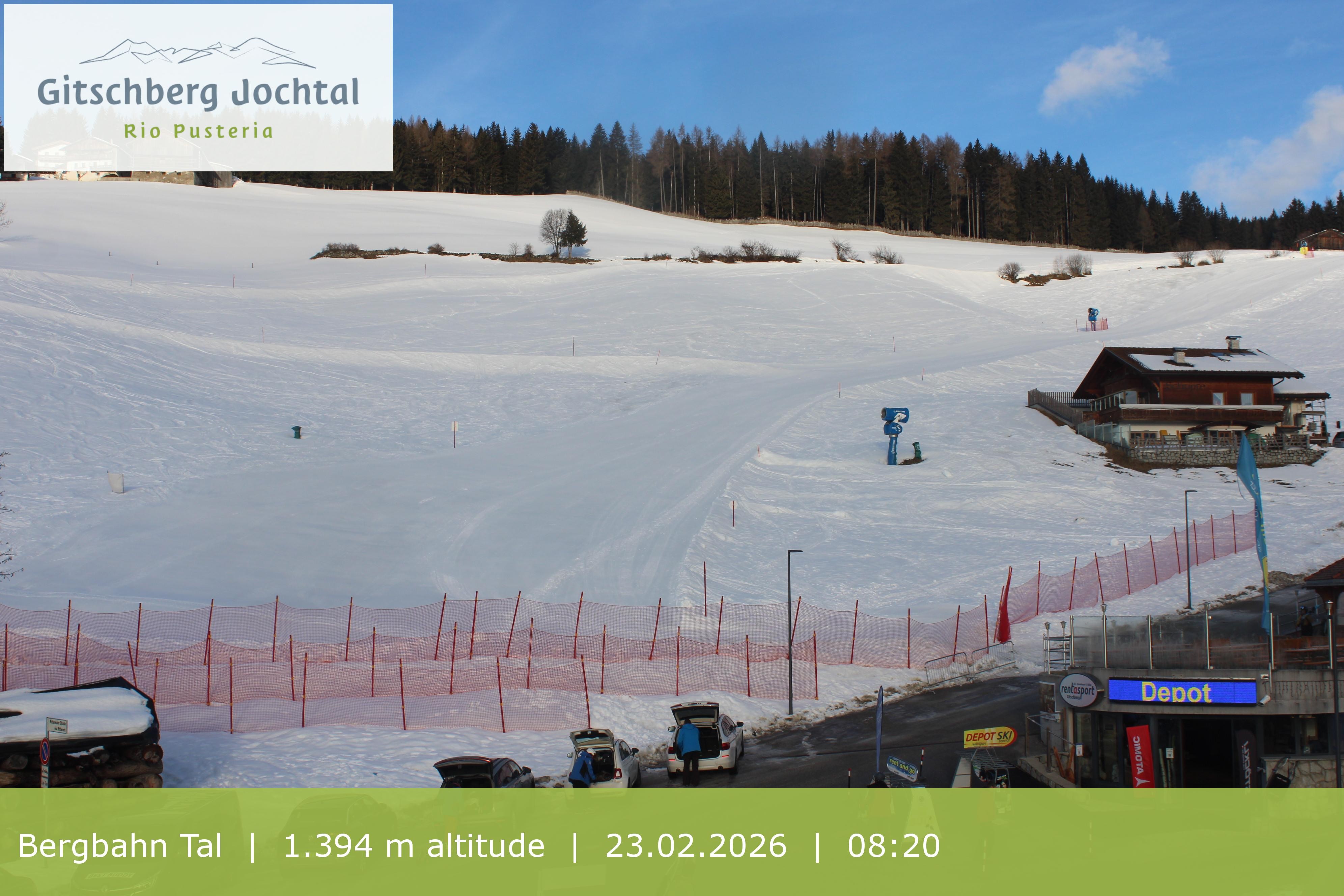 Archiv Foto Webcam Sicht auf die Talstation Meransen in Südtirol
