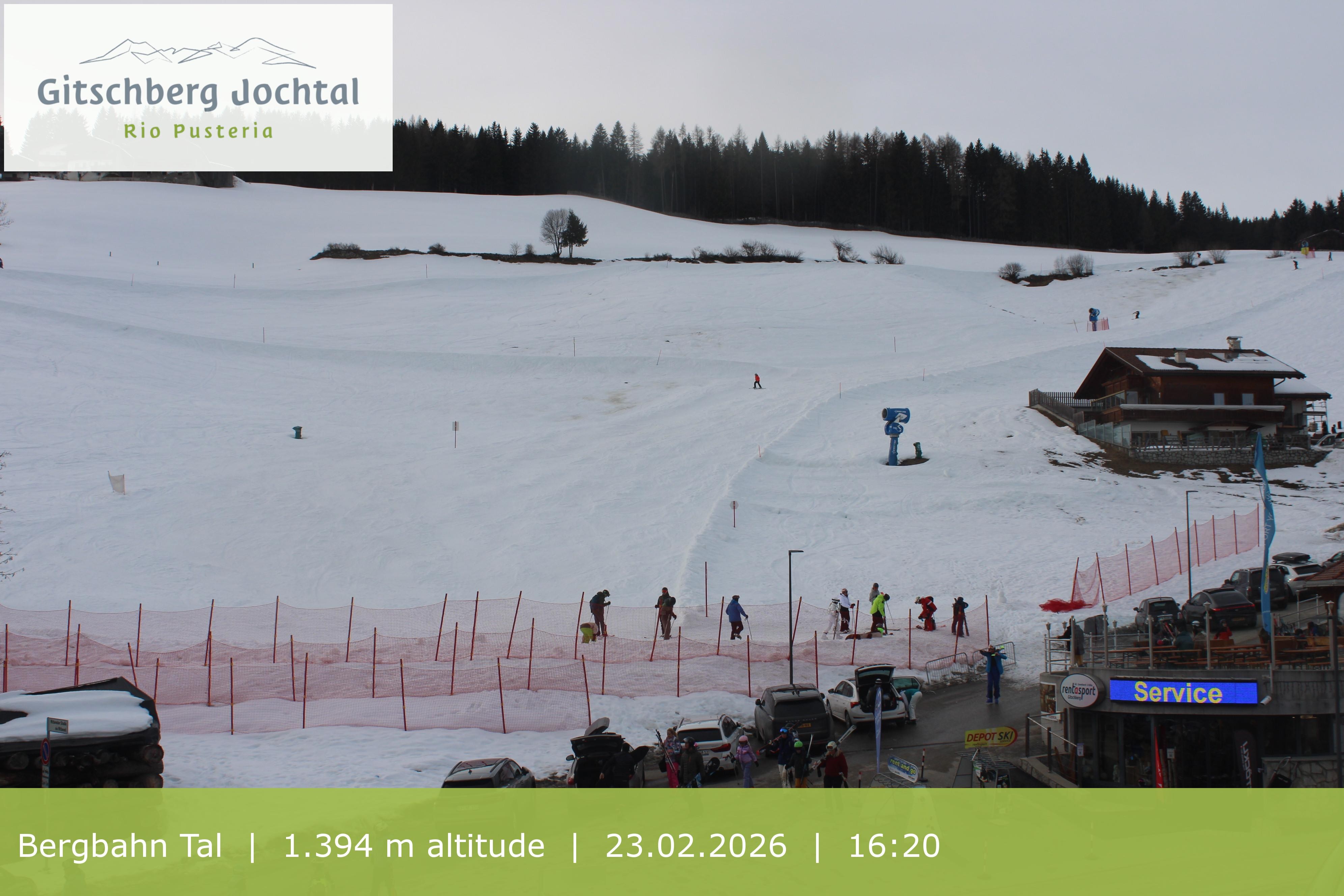 Archiv Foto Webcam Sicht auf die Talstation Meransen in Südtirol