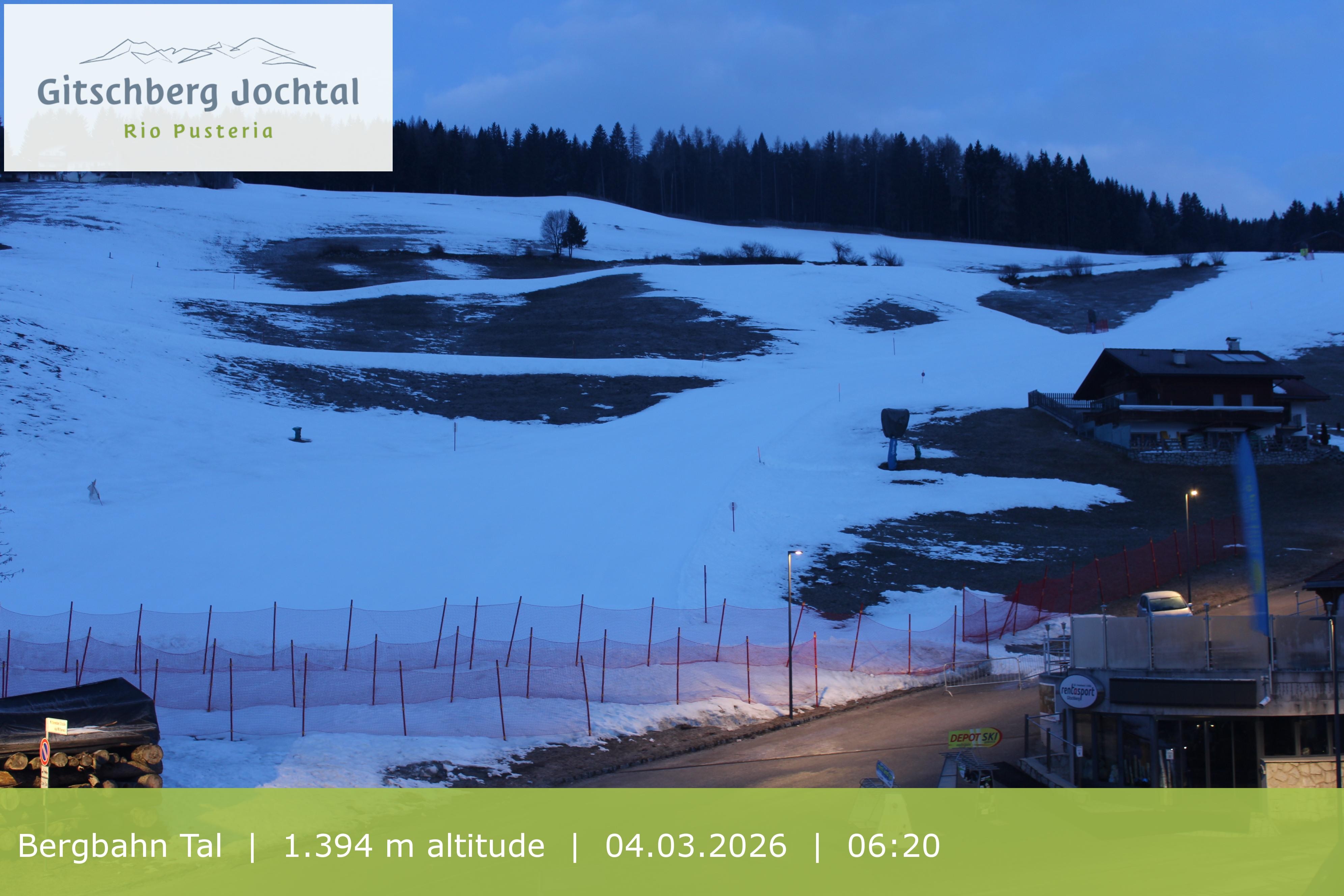 Archiv Foto Webcam Sicht auf die Talstation Meransen in Südtirol