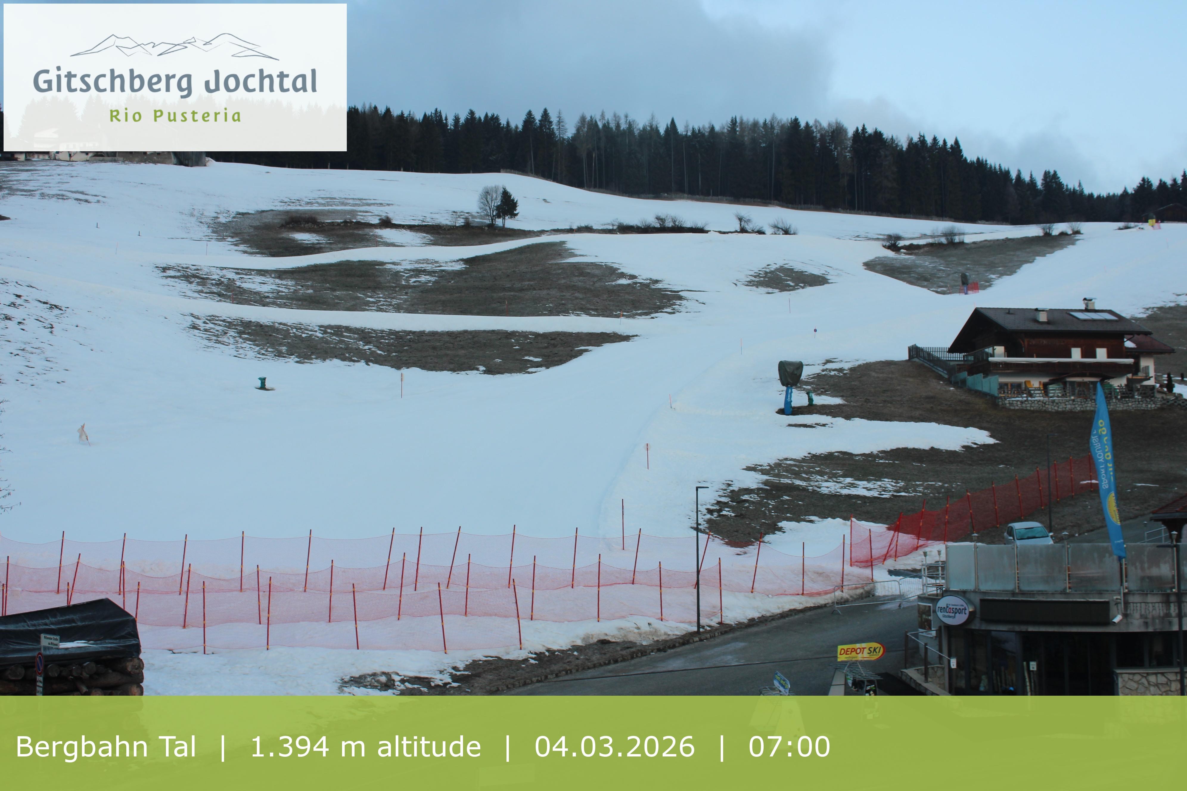 Archiv Foto Webcam Sicht auf die Talstation Meransen in Südtirol