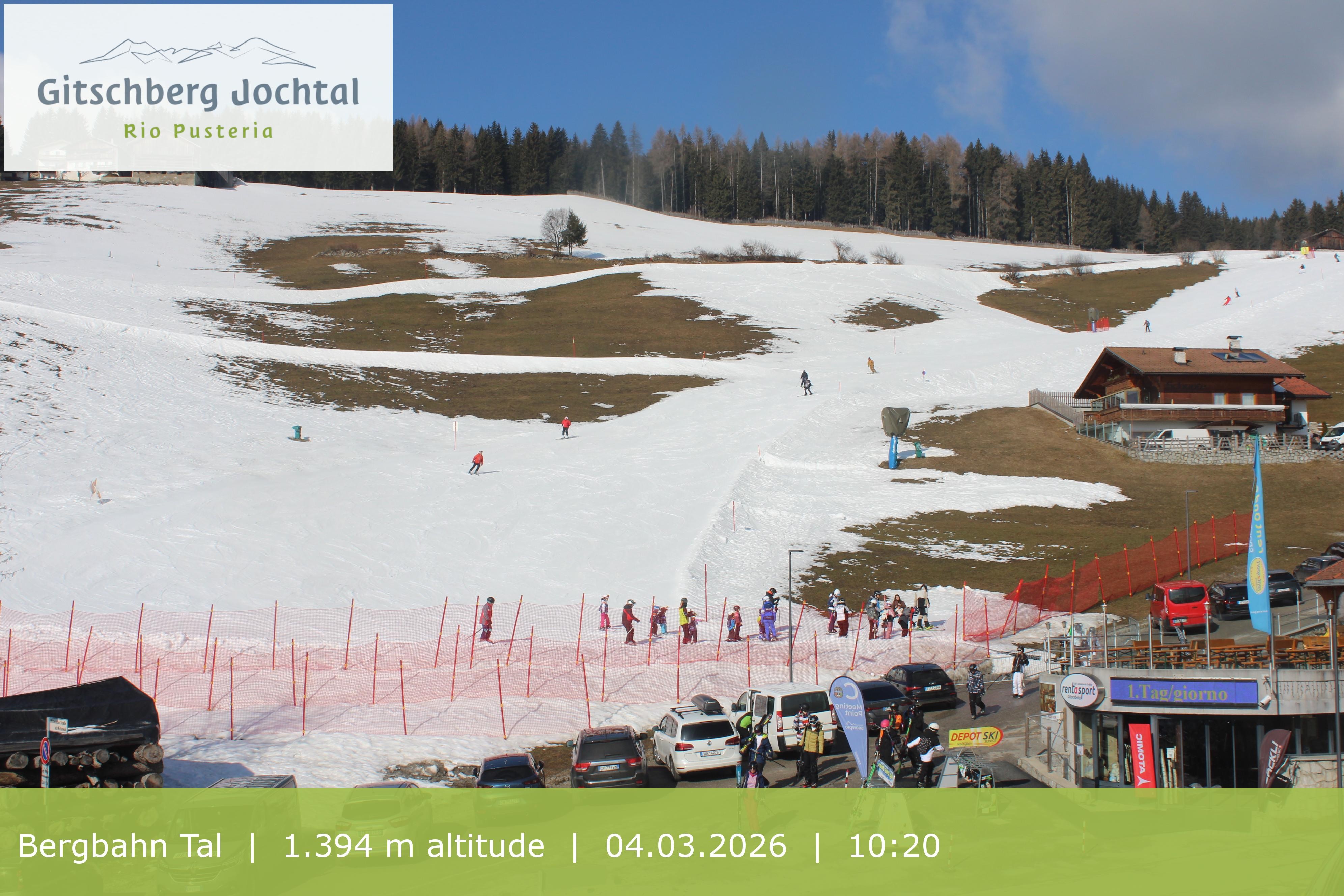 Archiv Foto Webcam Sicht auf die Talstation Meransen in Südtirol