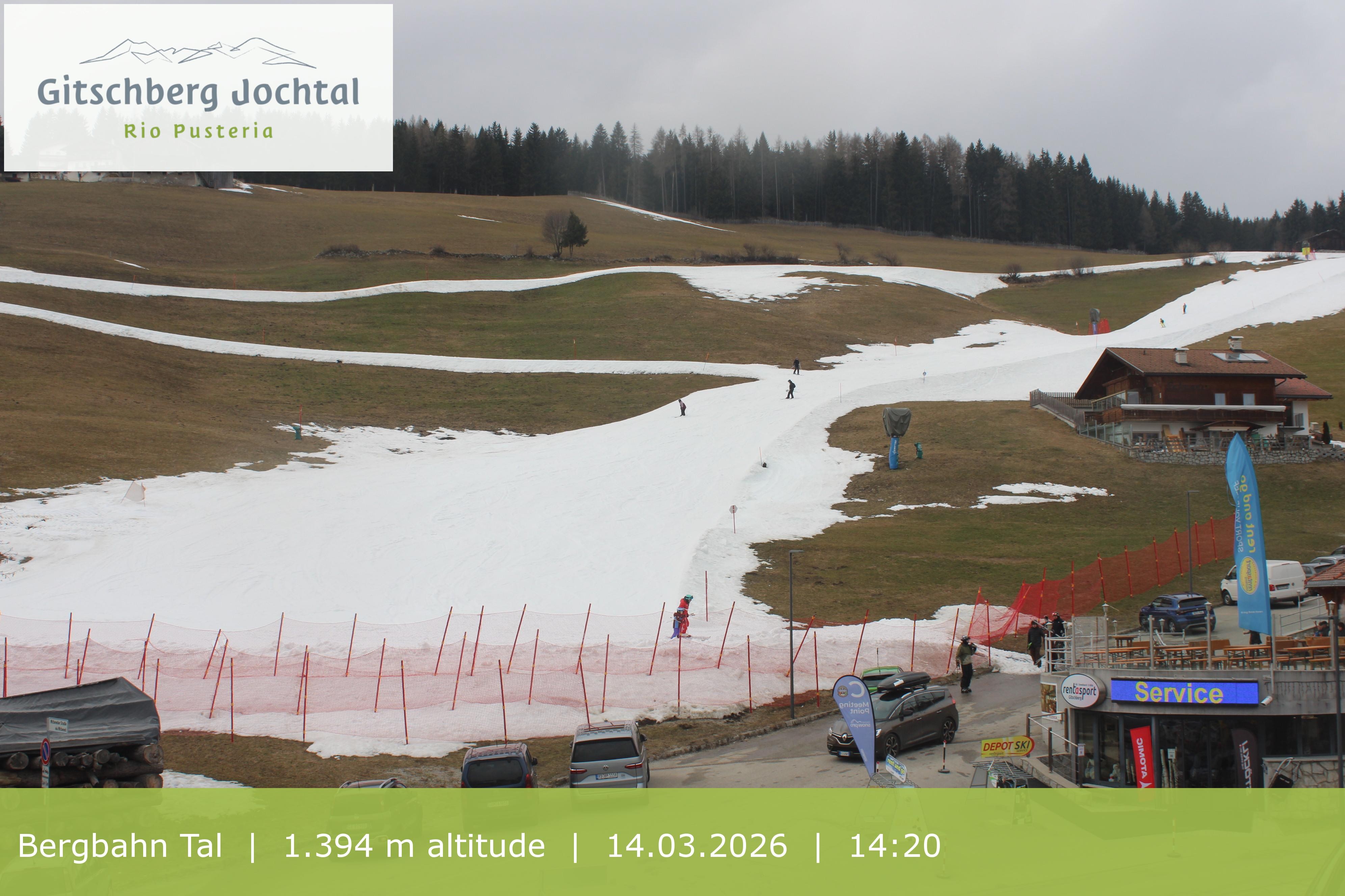 Archiv Foto Webcam Sicht auf die Talstation Meransen in Südtirol