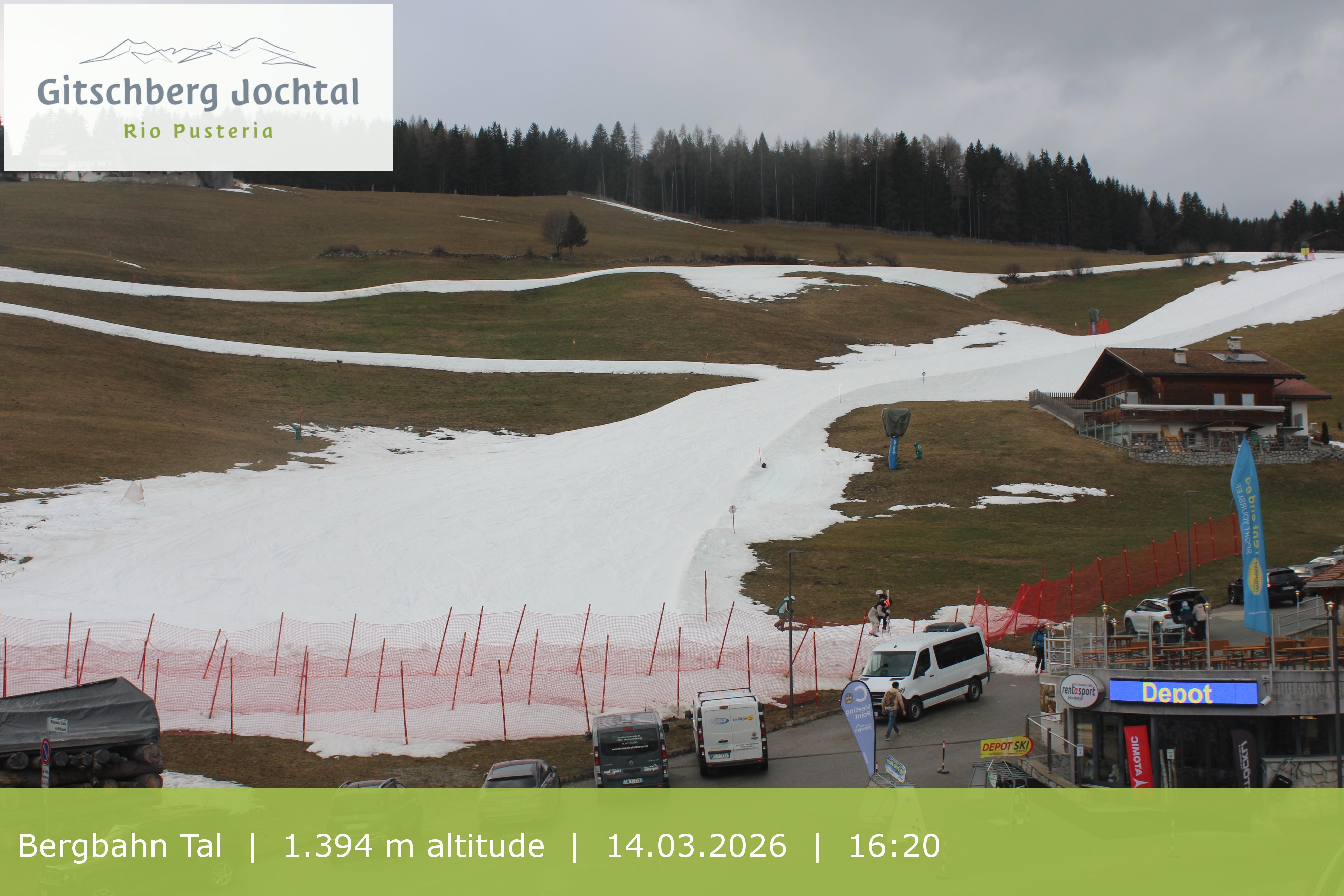 Archiv Foto Webcam Sicht auf die Talstation Meransen in Südtirol