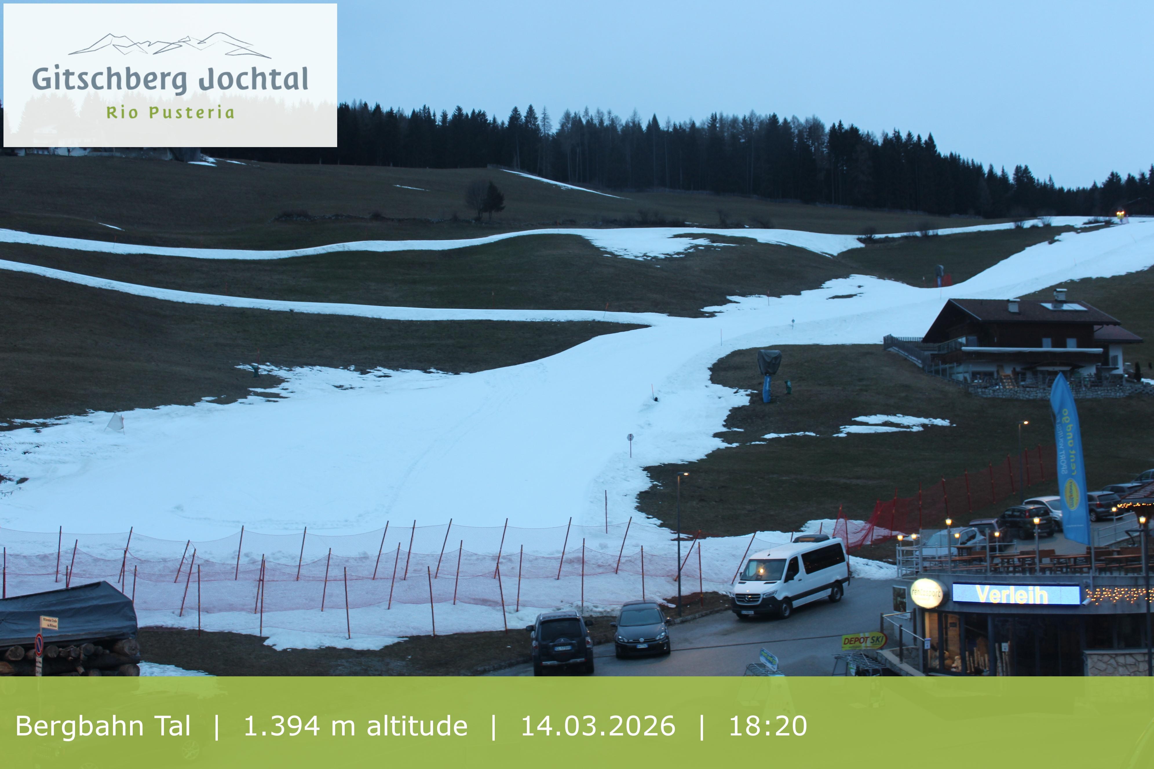 Archiv Foto Webcam Sicht auf die Talstation Meransen in Südtirol