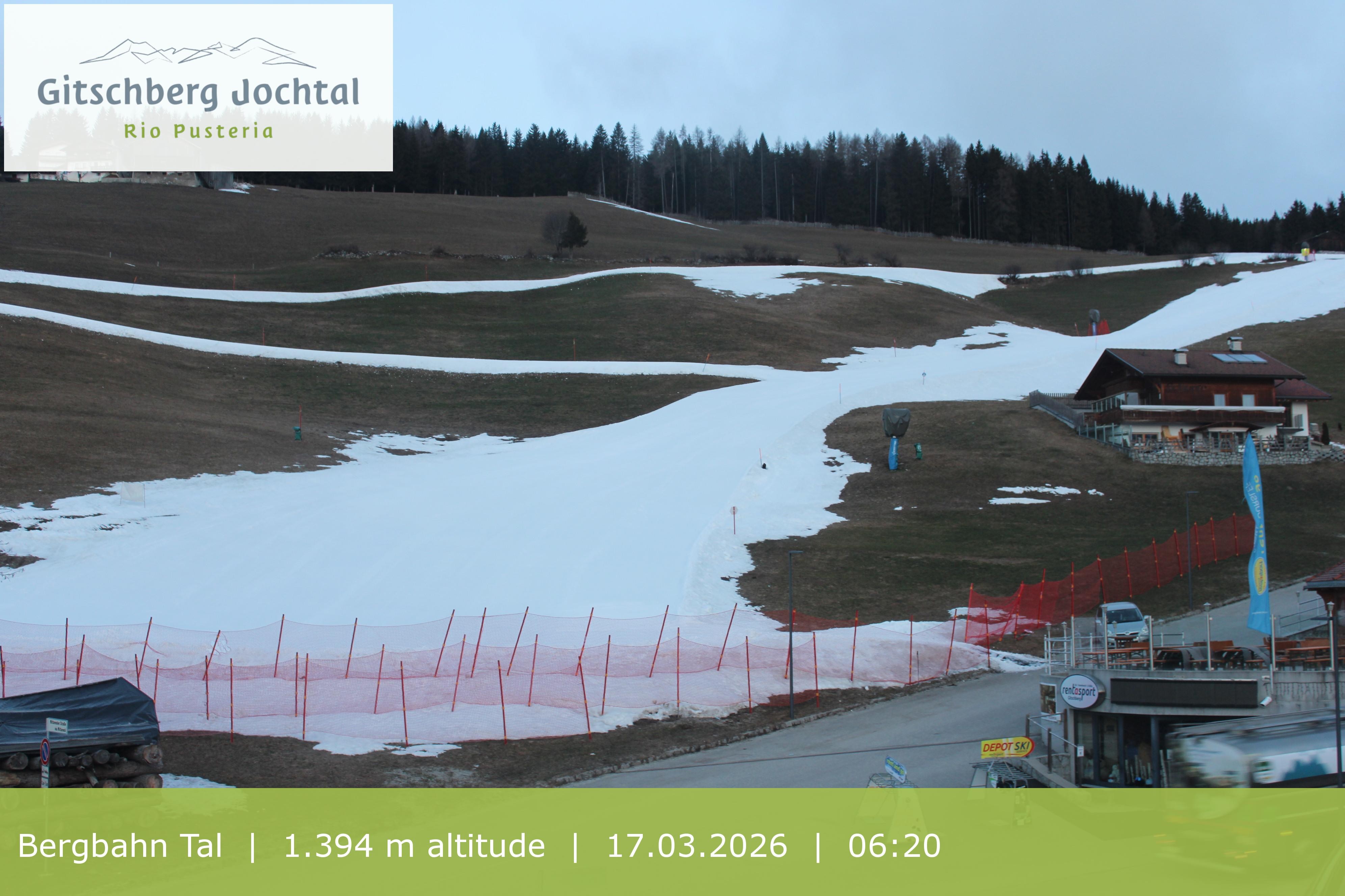 Archiv Foto Webcam Sicht auf die Talstation Meransen in Südtirol