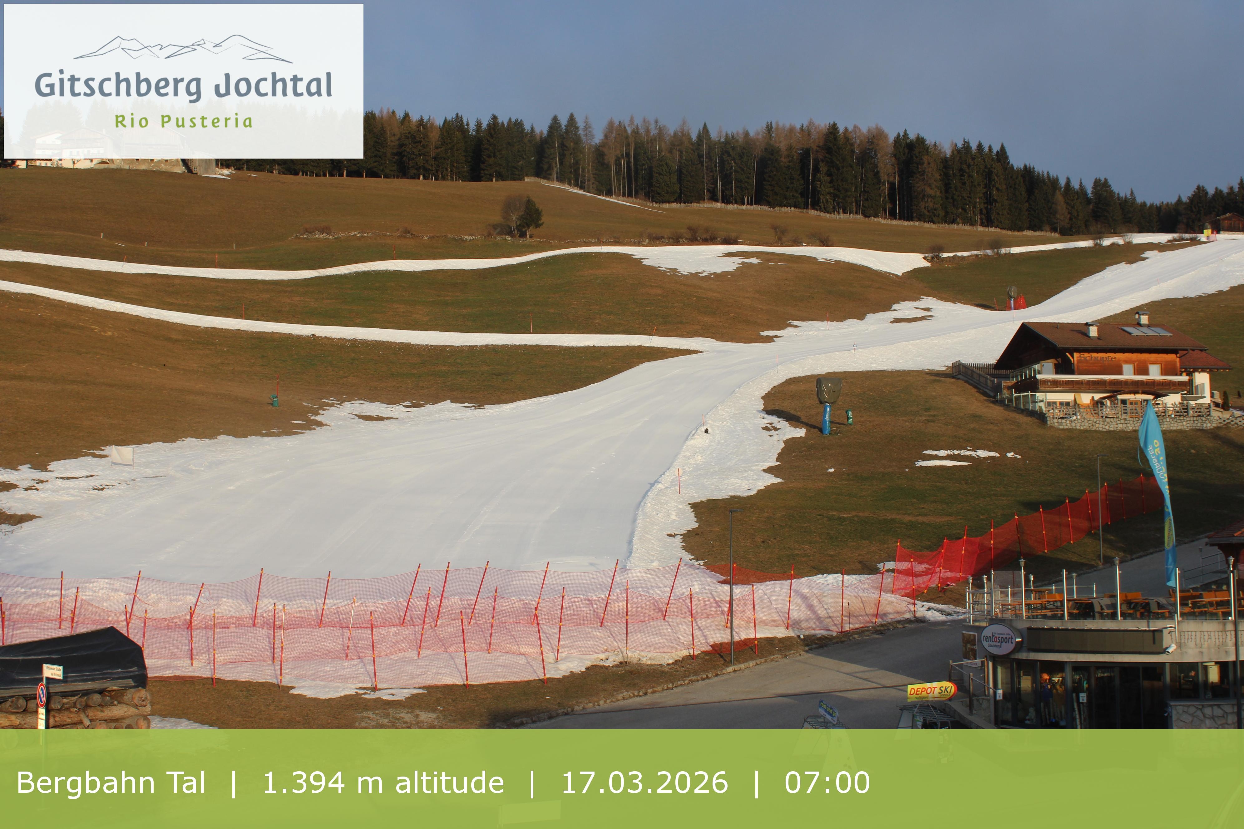 Archiv Foto Webcam Sicht auf die Talstation Meransen in Südtirol
