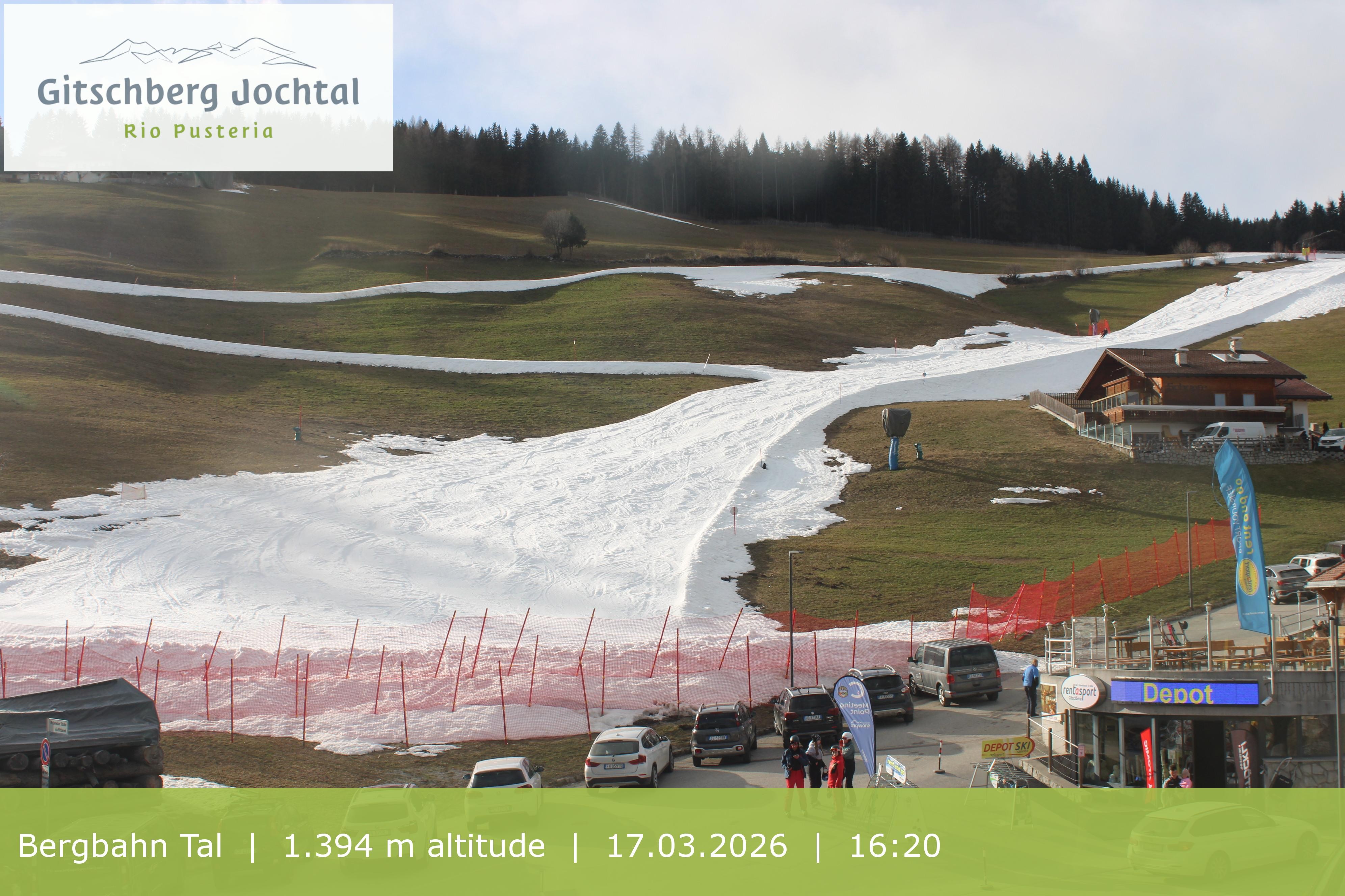 Archiv Foto Webcam Sicht auf die Talstation Meransen in Südtirol