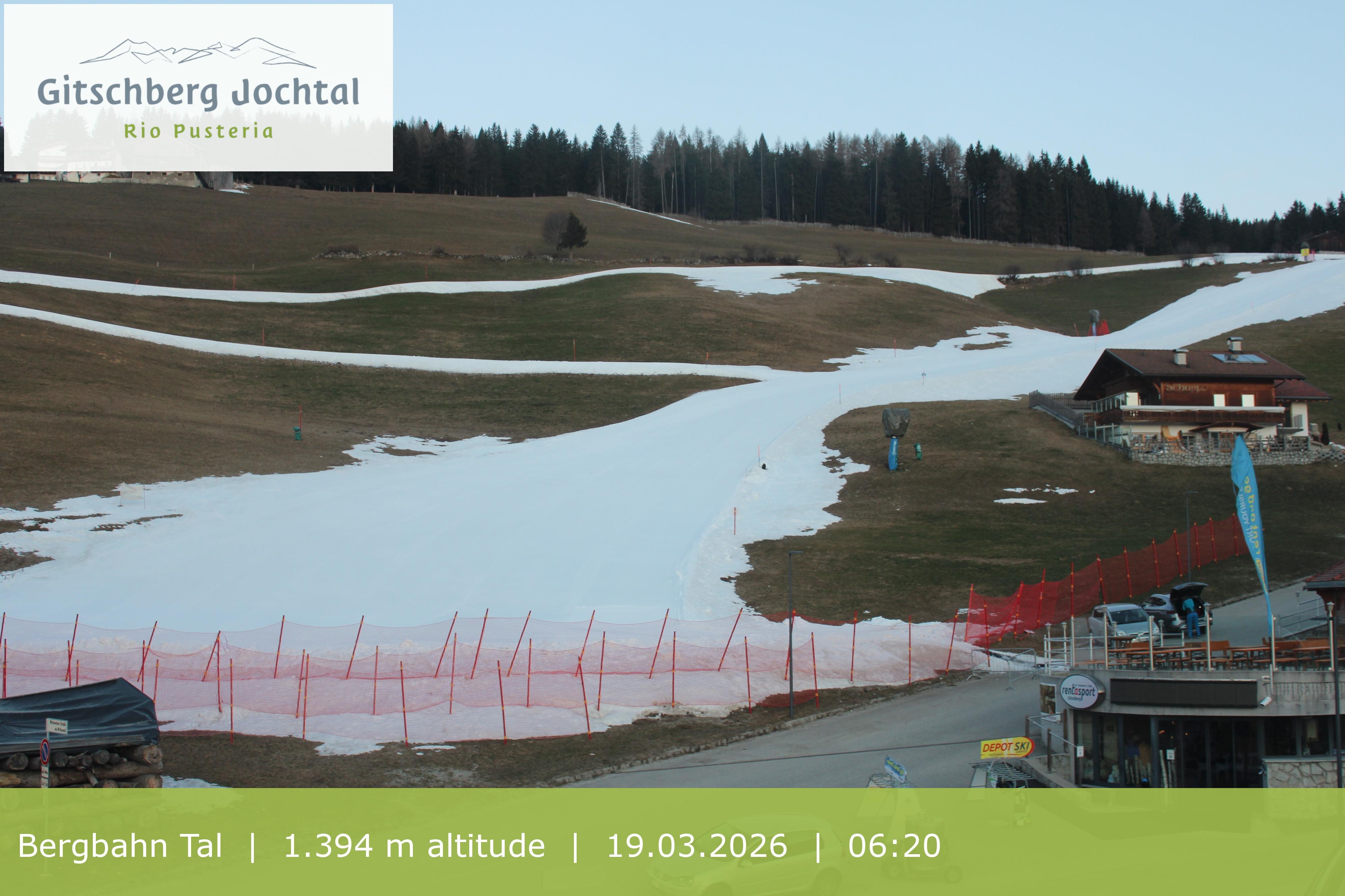 Archiv Foto Webcam Sicht auf die Talstation Meransen in Südtirol