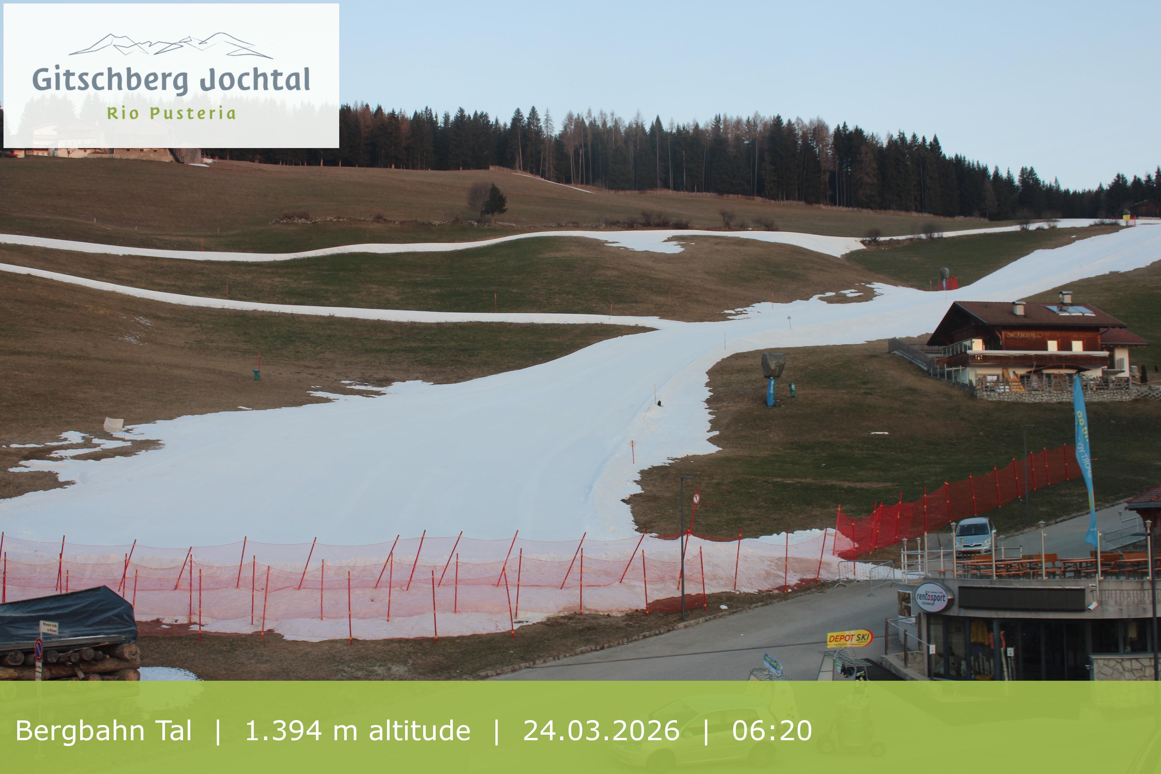 Archiv Foto Webcam Sicht auf die Talstation Meransen in Südtirol