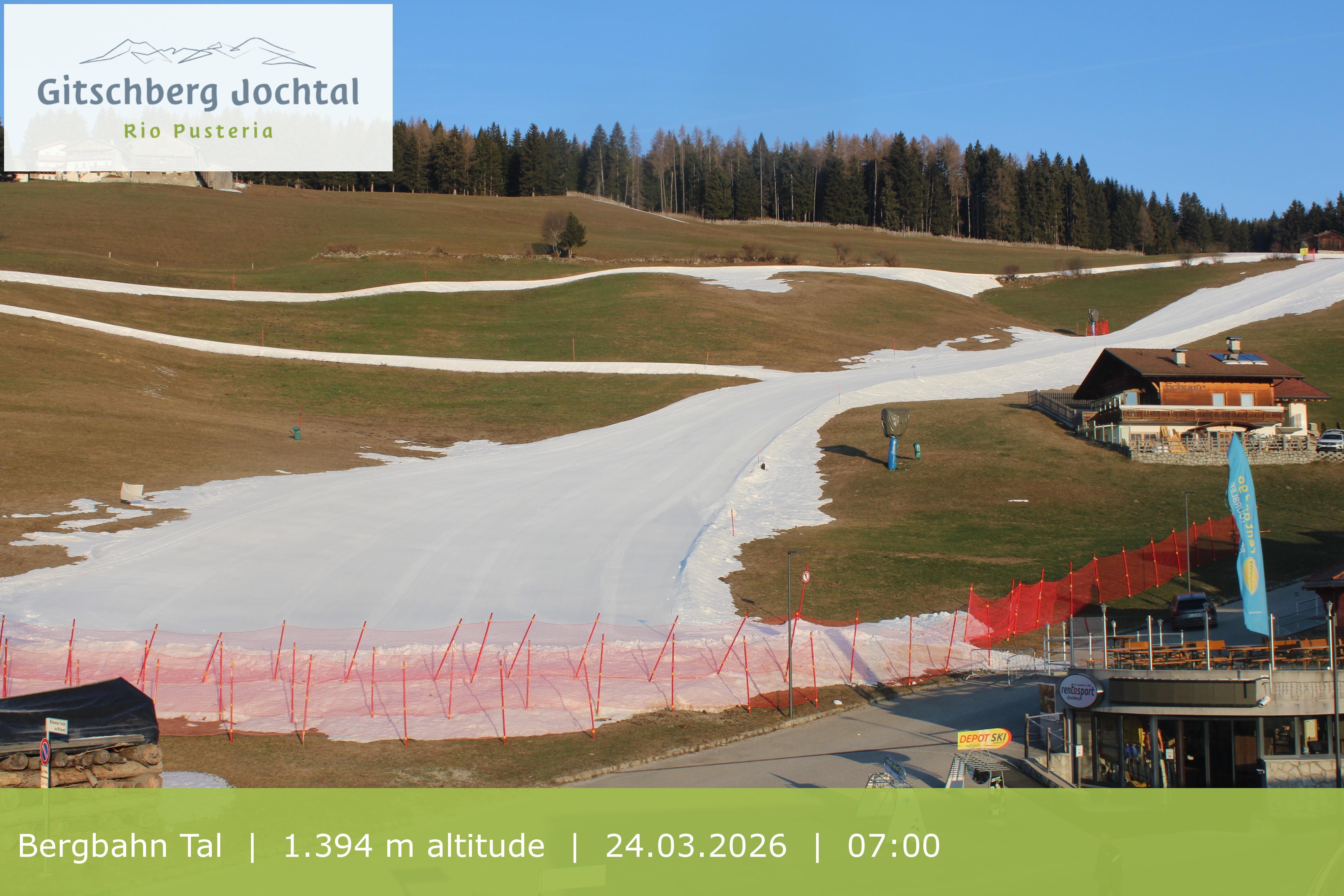 Archiv Foto Webcam Sicht auf die Talstation Meransen in Südtirol