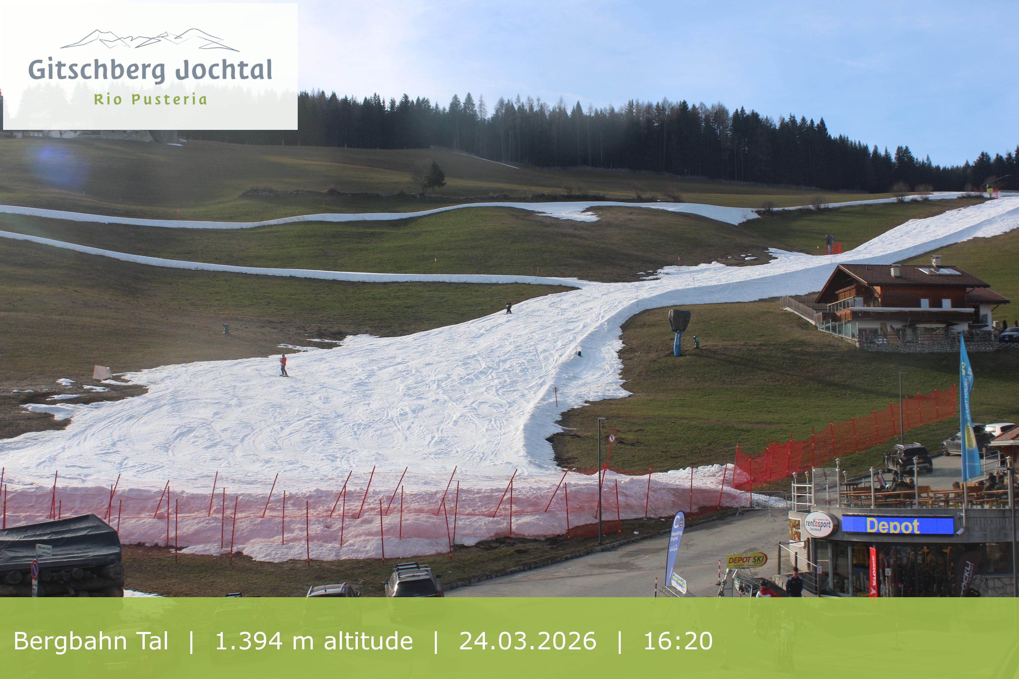 Archiv Foto Webcam Sicht auf die Talstation Meransen in Südtirol