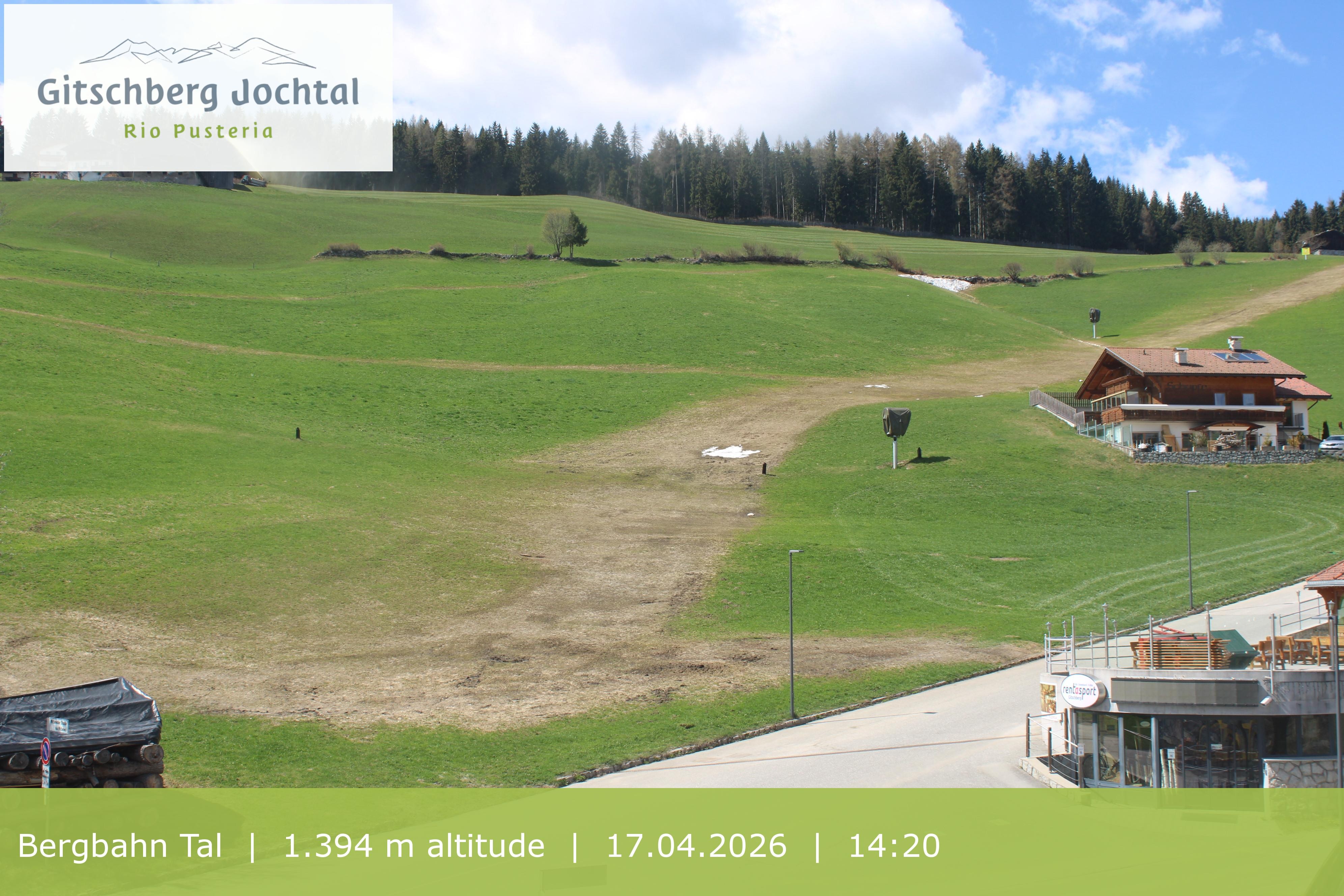Archiv Foto Webcam Sicht auf die Talstation Meransen in Südtirol