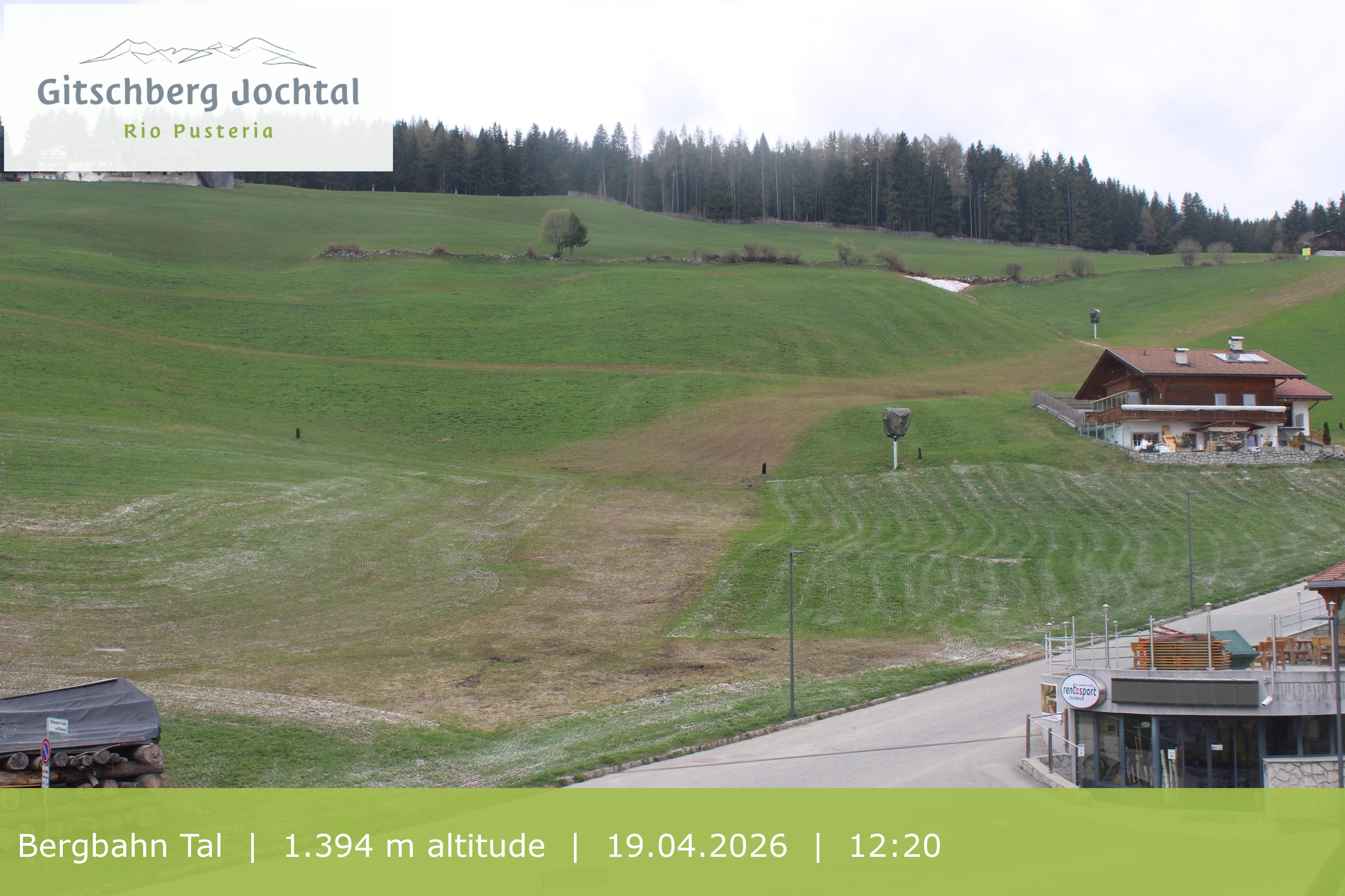 Archiv Foto Webcam Sicht auf die Talstation Meransen in Südtirol
