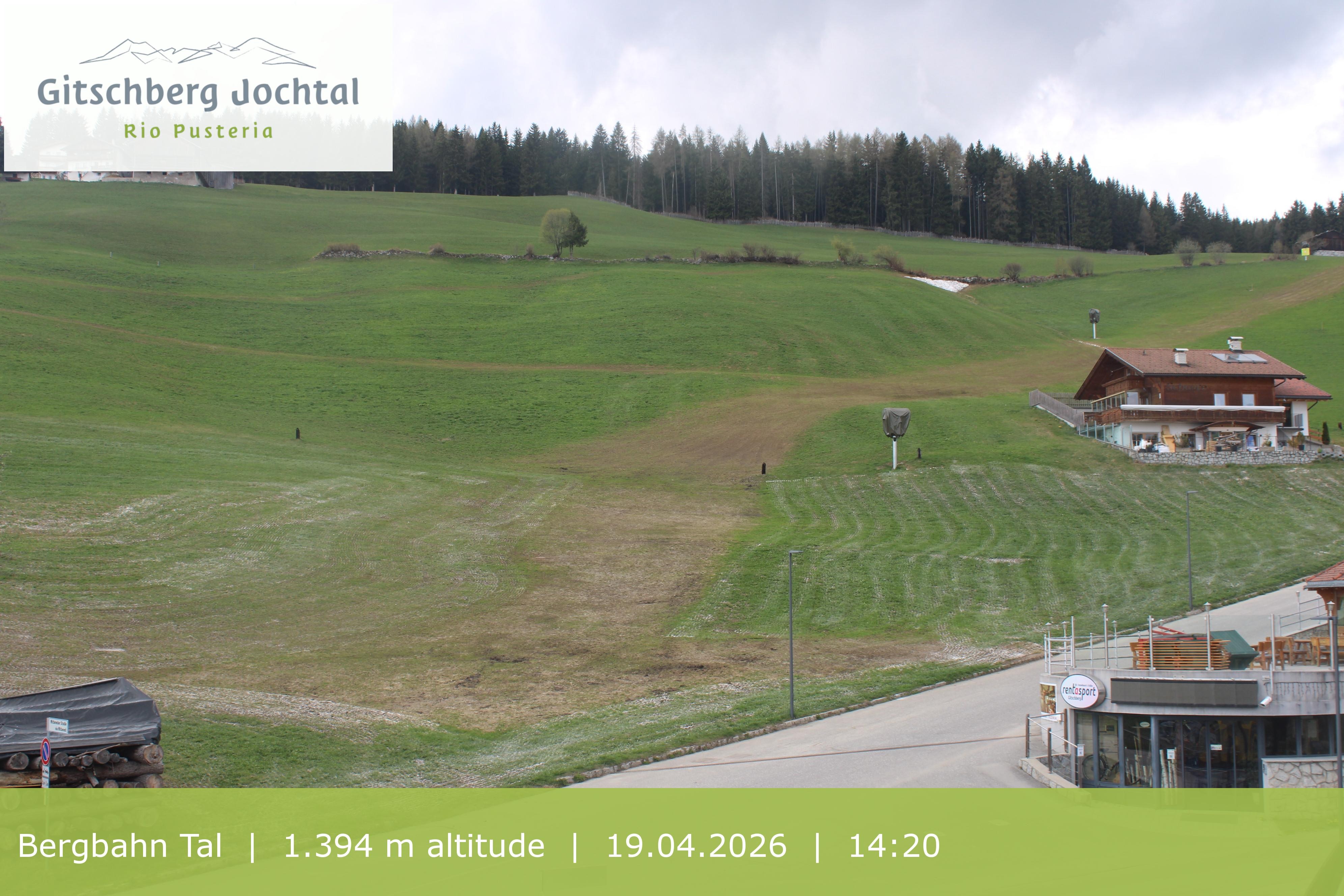 Archiv Foto Webcam Sicht auf die Talstation Meransen in Südtirol