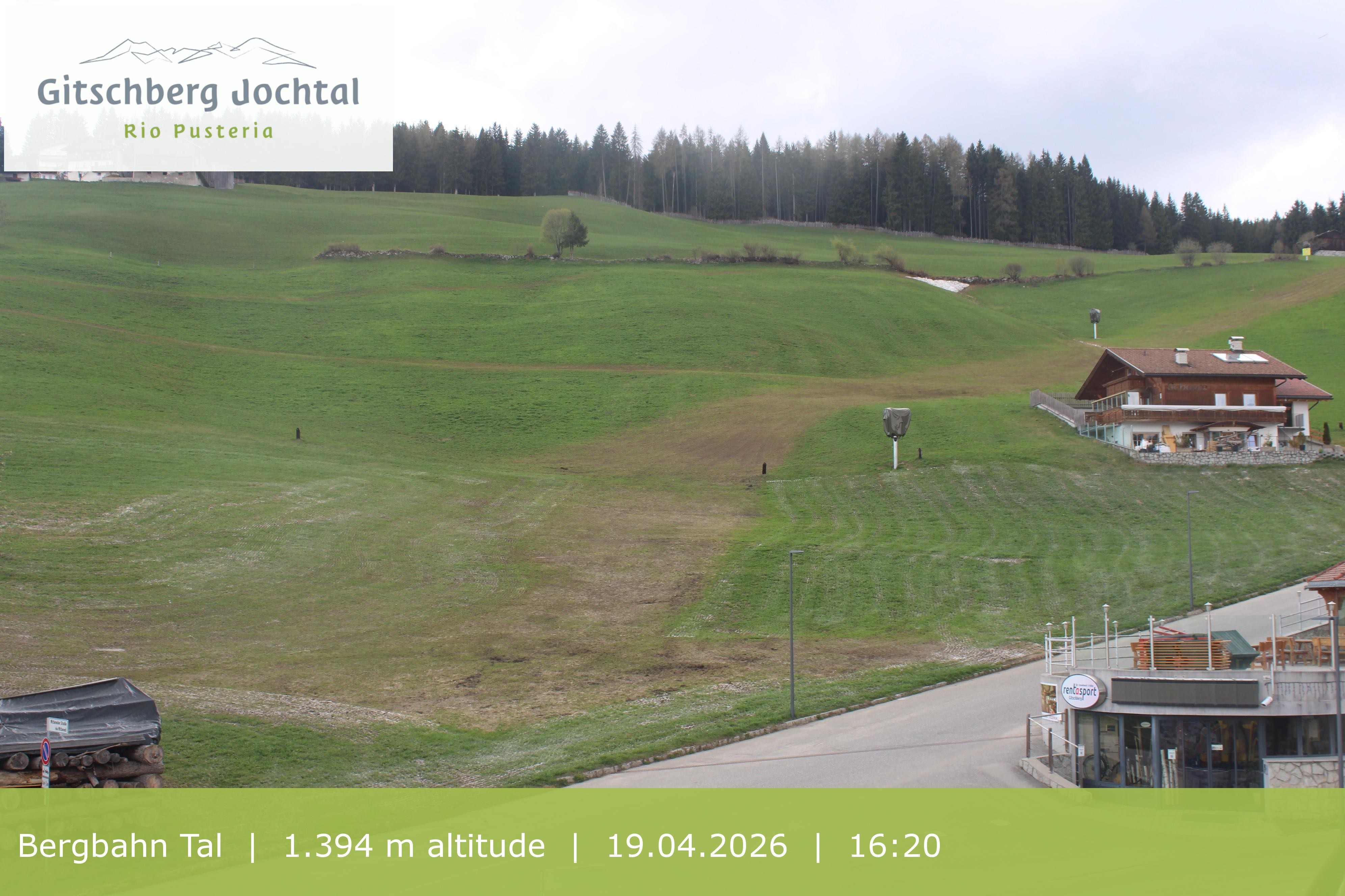 Archiv Foto Webcam Sicht auf die Talstation Meransen in Südtirol