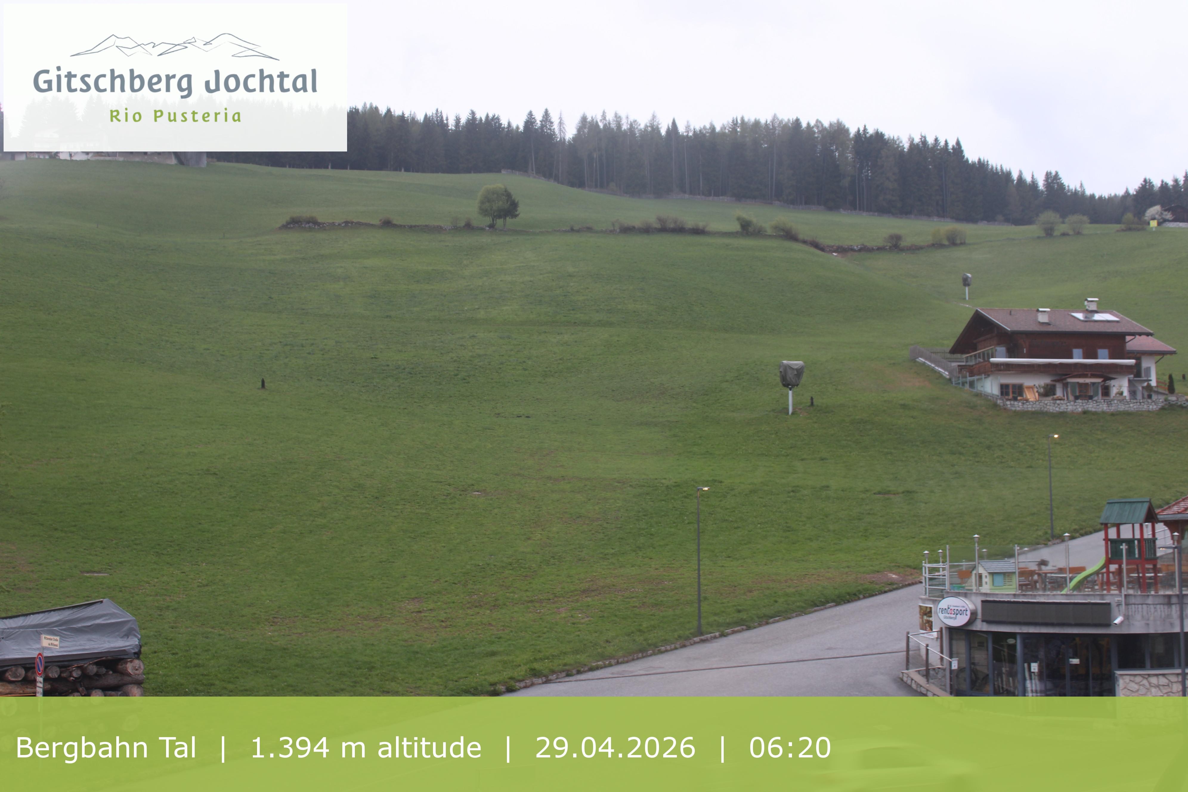 Archiv Foto Webcam Sicht auf die Talstation Meransen in Südtirol