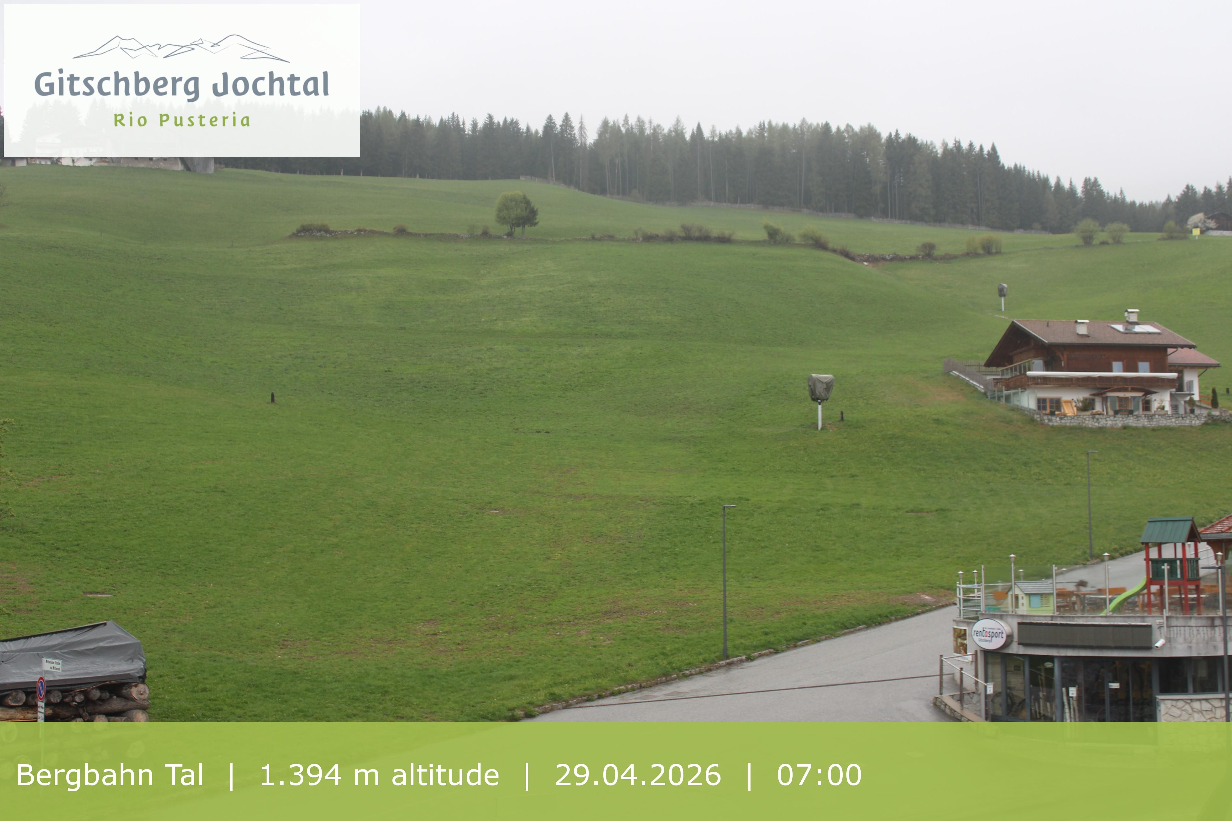 Archiv Foto Webcam Sicht auf die Talstation Meransen in Südtirol