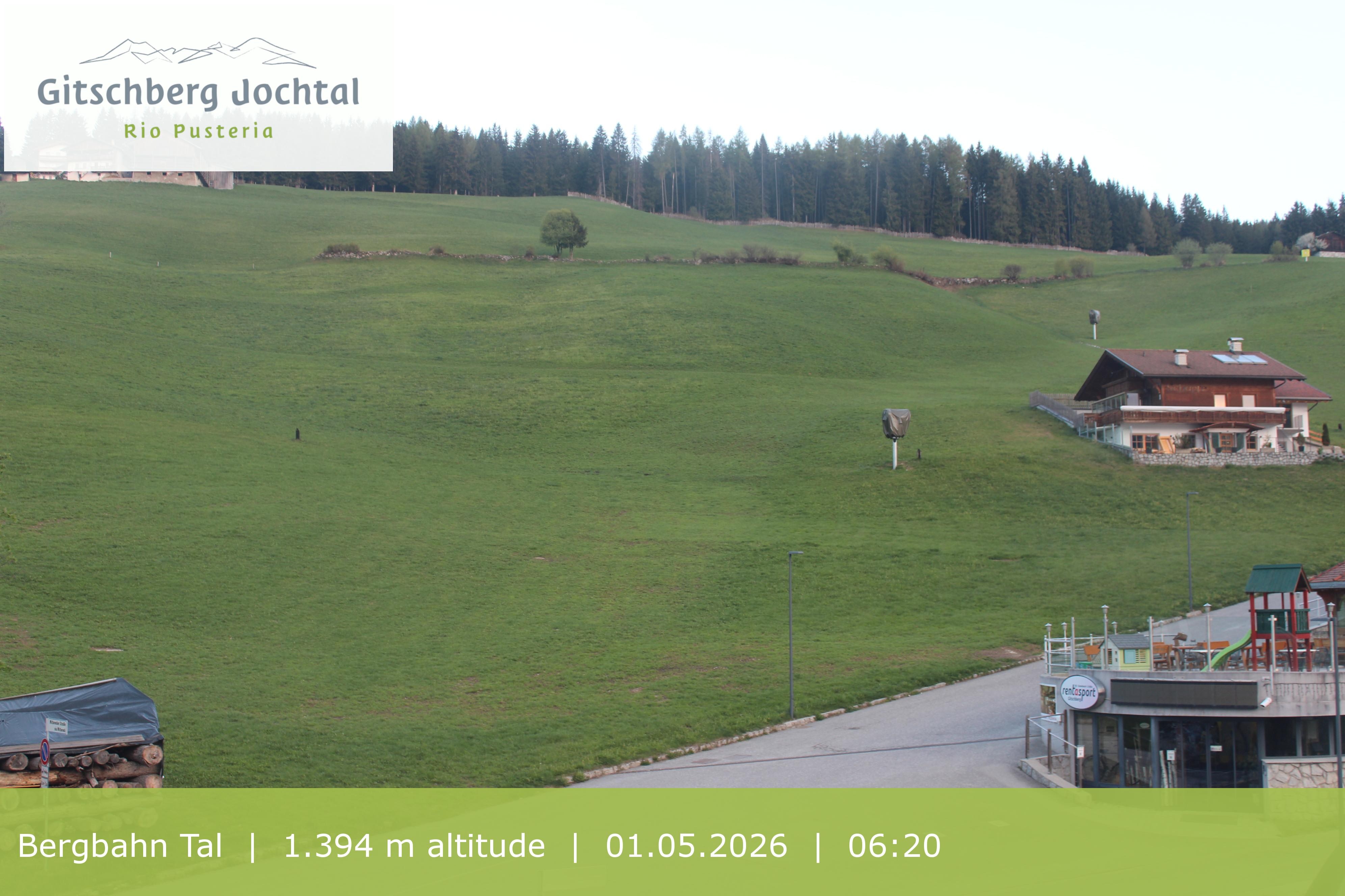 Archiv Foto Webcam Sicht auf die Talstation Meransen in Südtirol