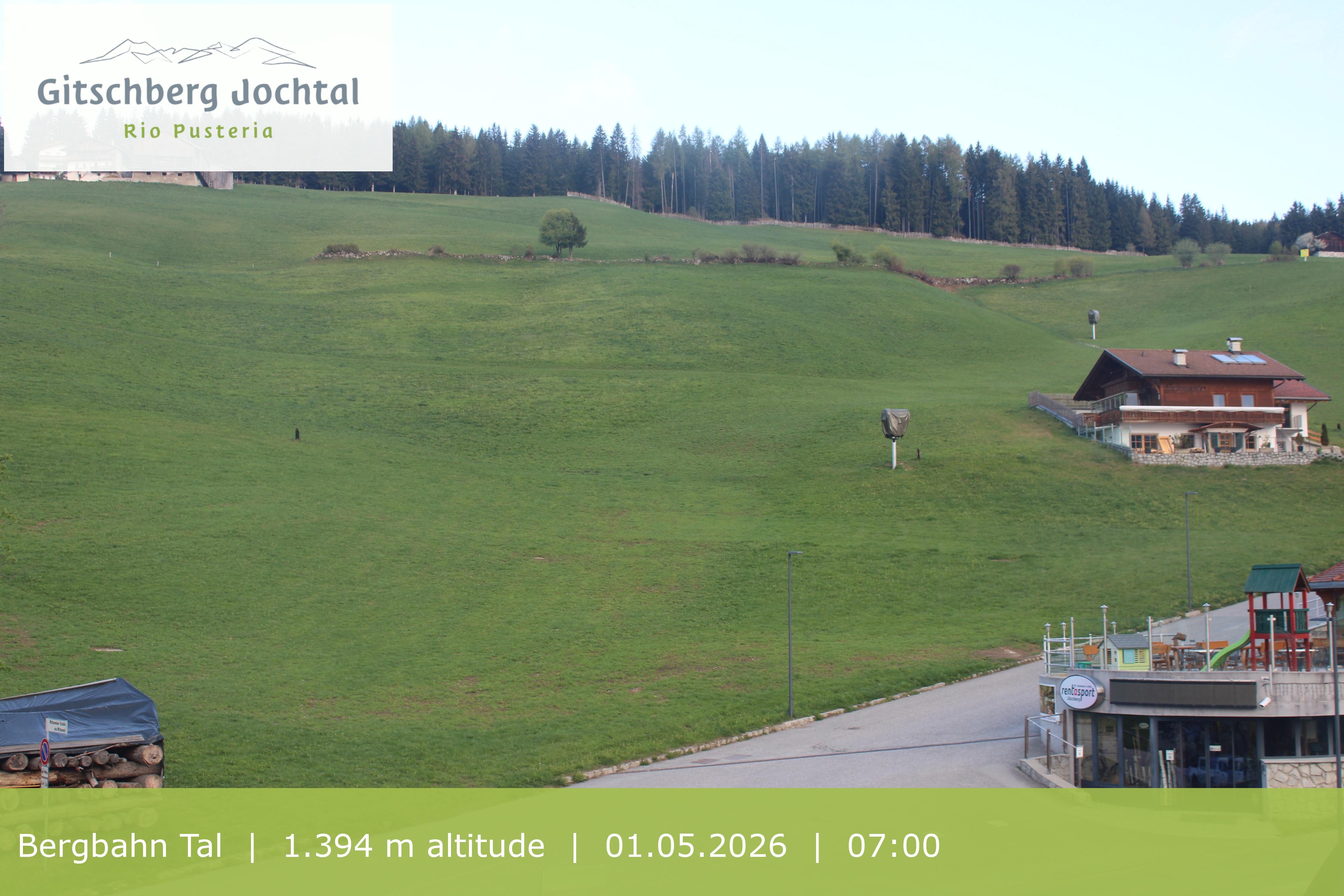 Archiv Foto Webcam Sicht auf die Talstation Meransen in Südtirol