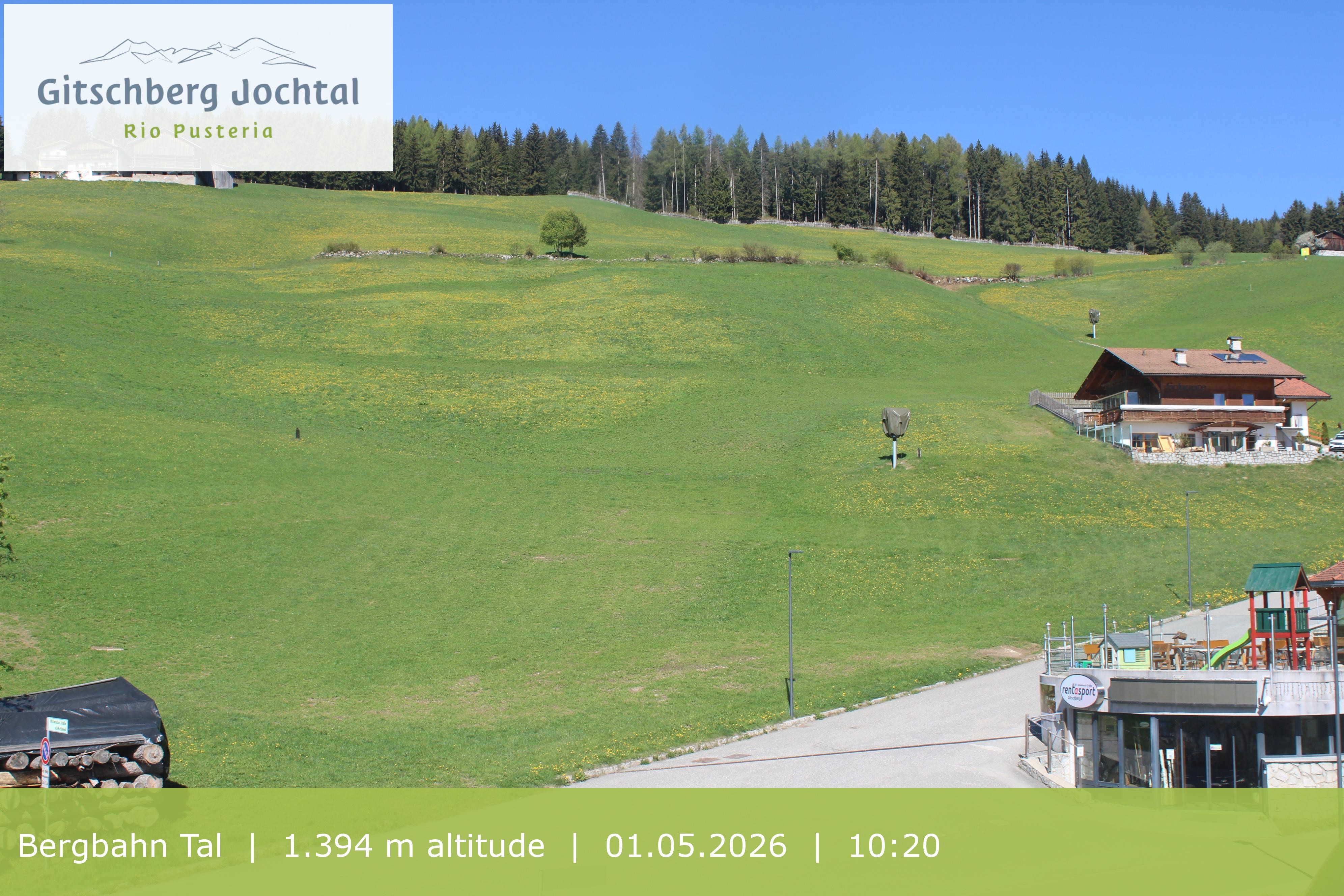 Archiv Foto Webcam Sicht auf die Talstation Meransen in Südtirol