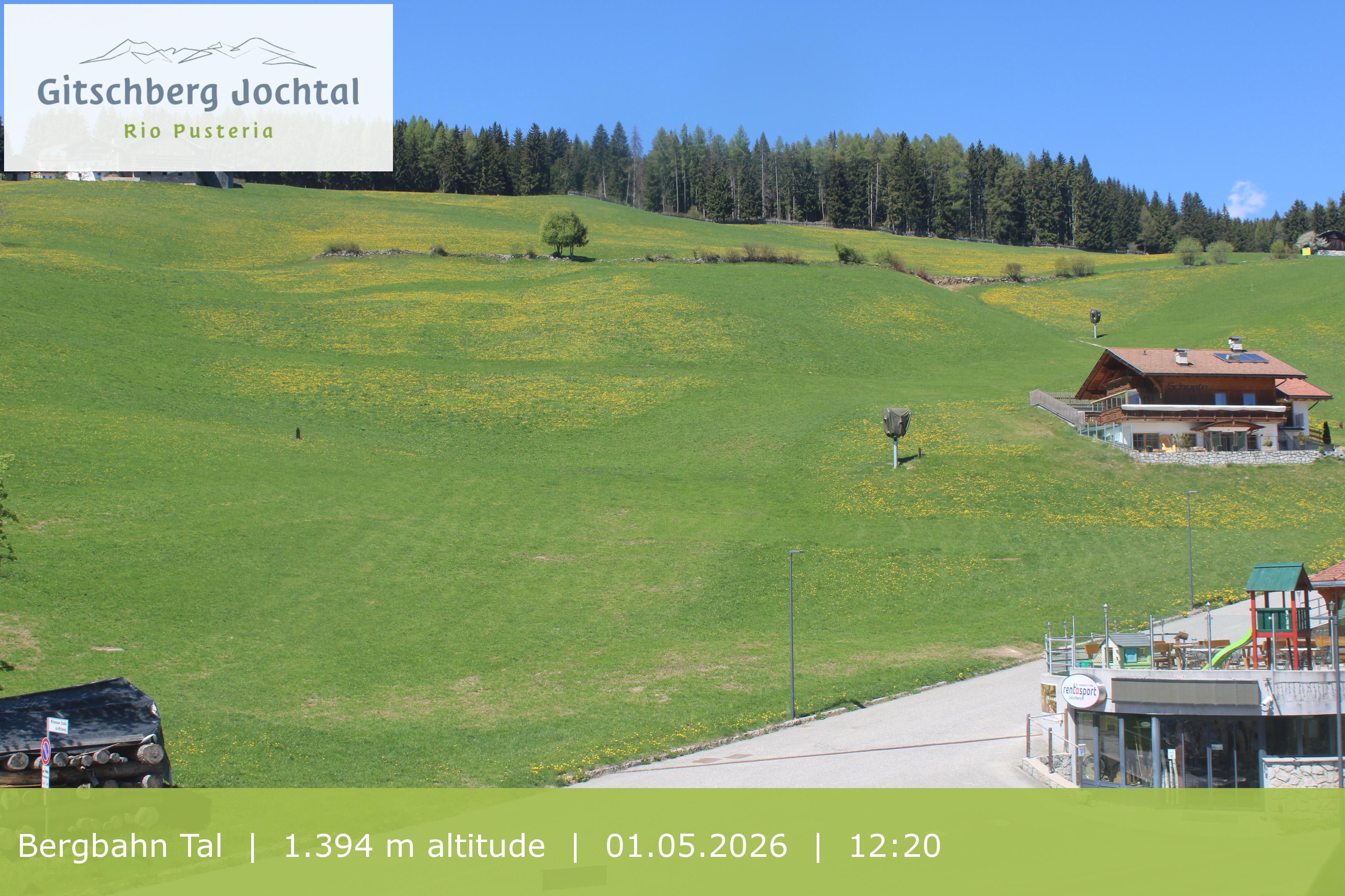 Archiv Foto Webcam Sicht auf die Talstation Meransen in Südtirol