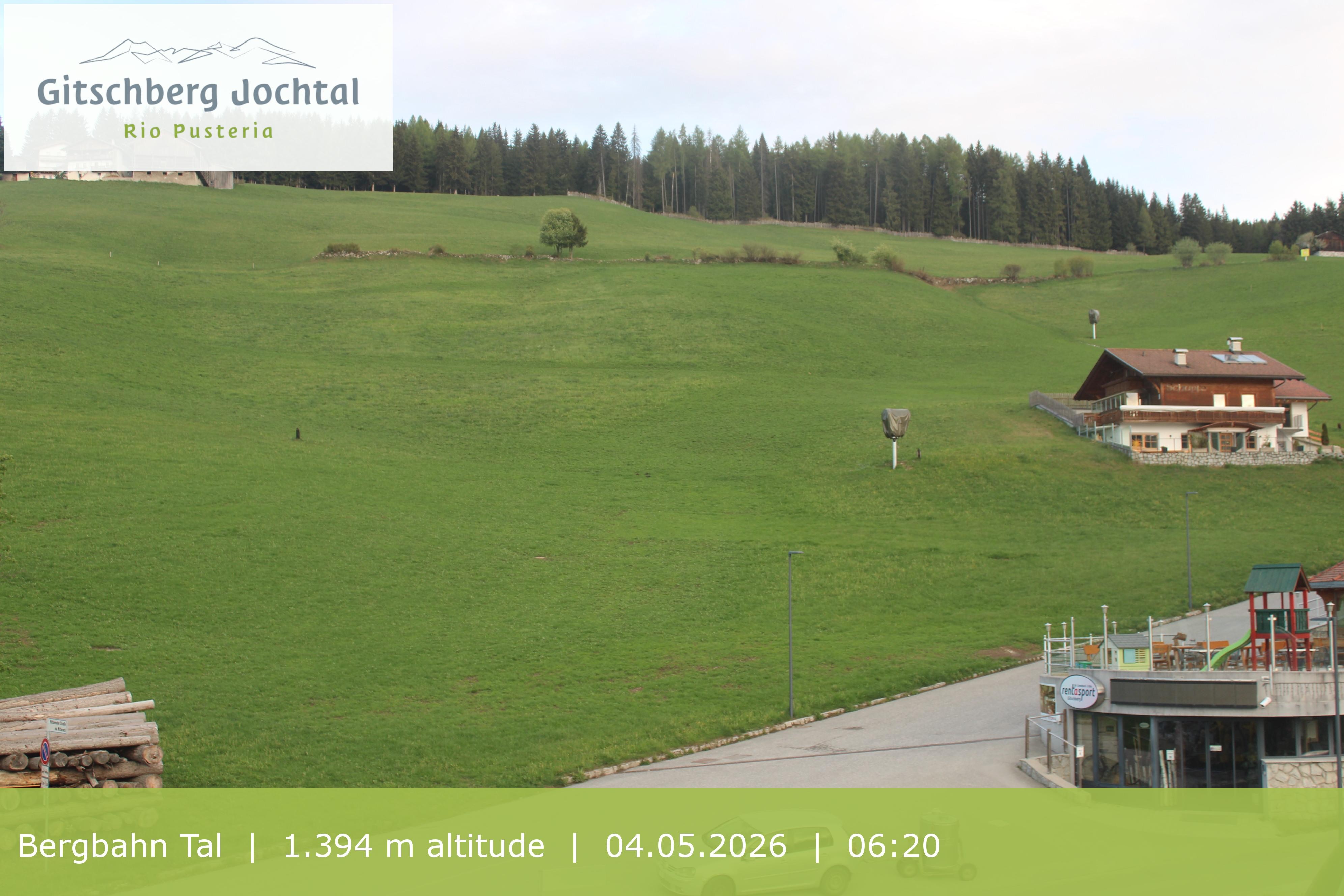Archiv Foto Webcam Sicht auf die Talstation Meransen in Südtirol