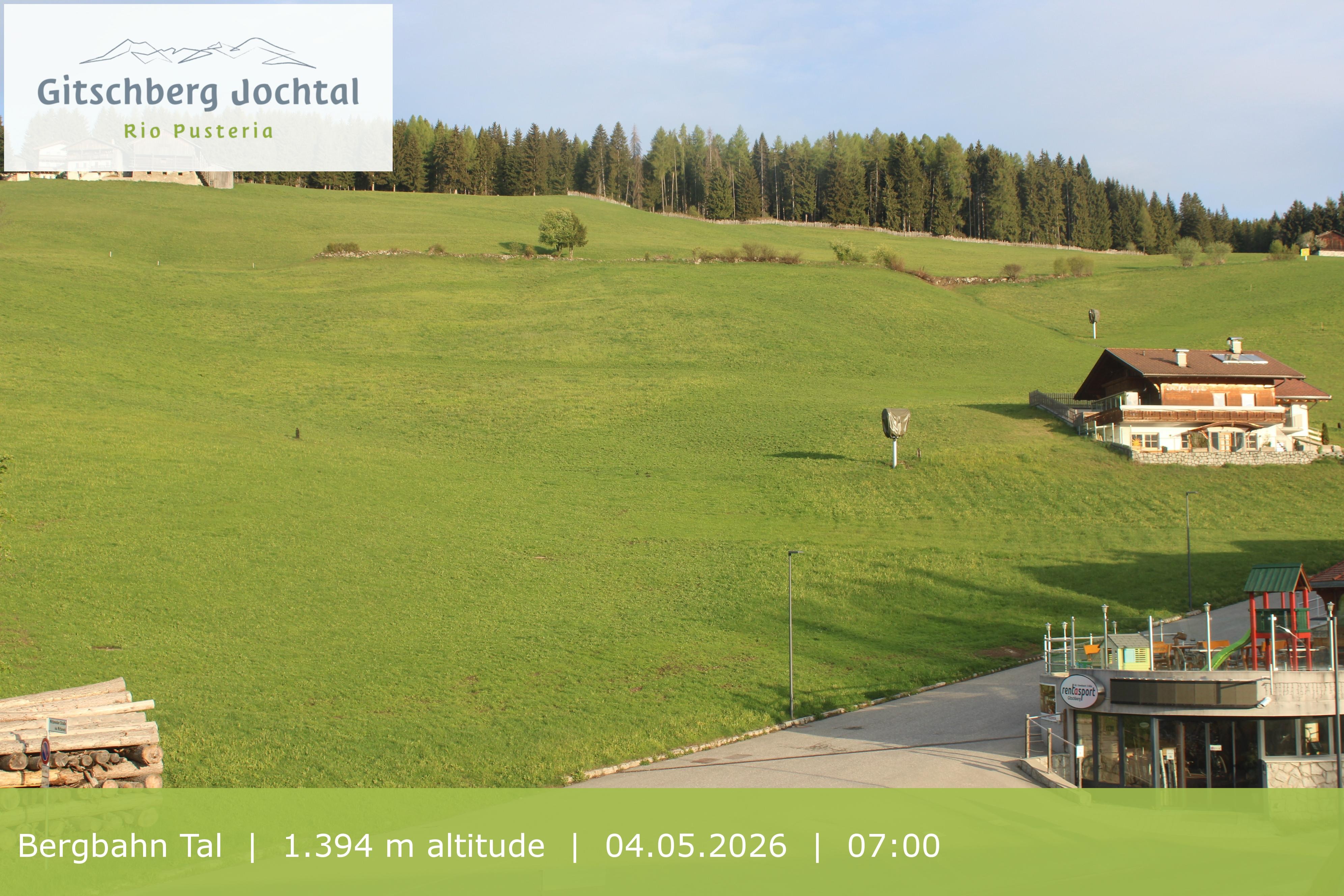 Archiv Foto Webcam Sicht auf die Talstation Meransen in Südtirol