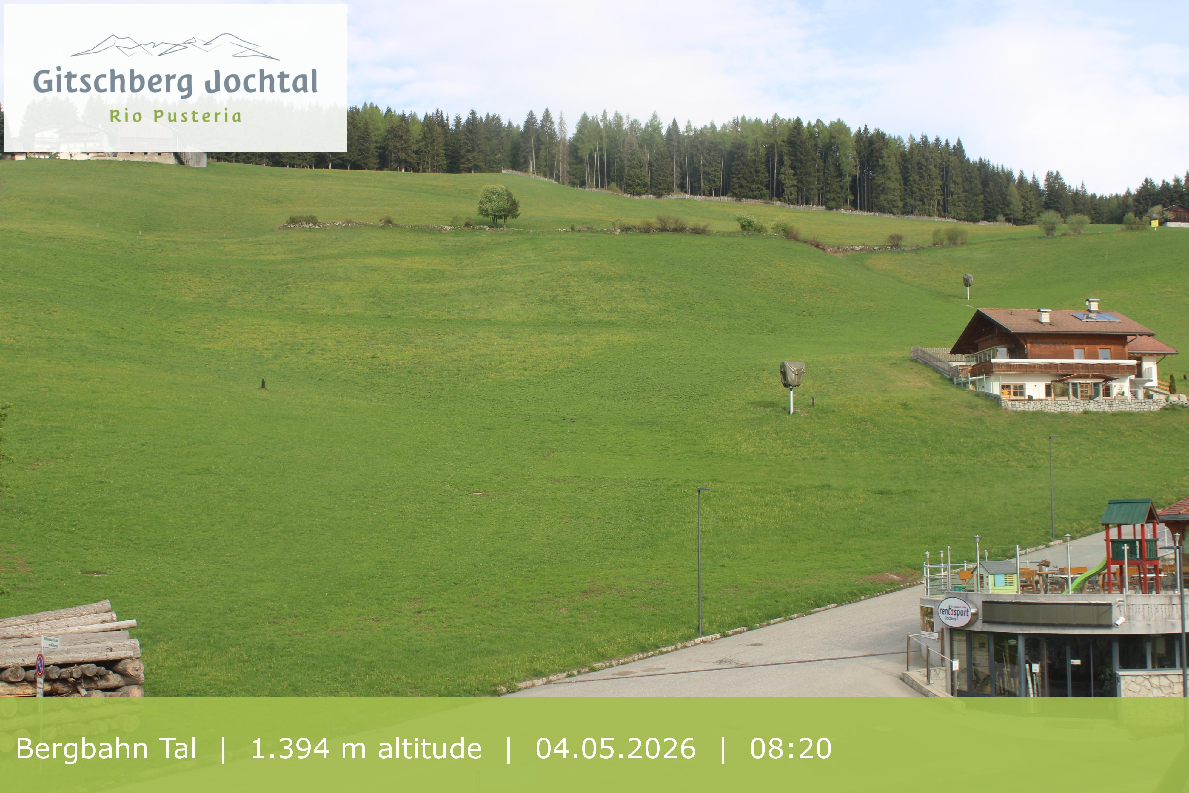 Archiv Foto Webcam Sicht auf die Talstation Meransen in Südtirol