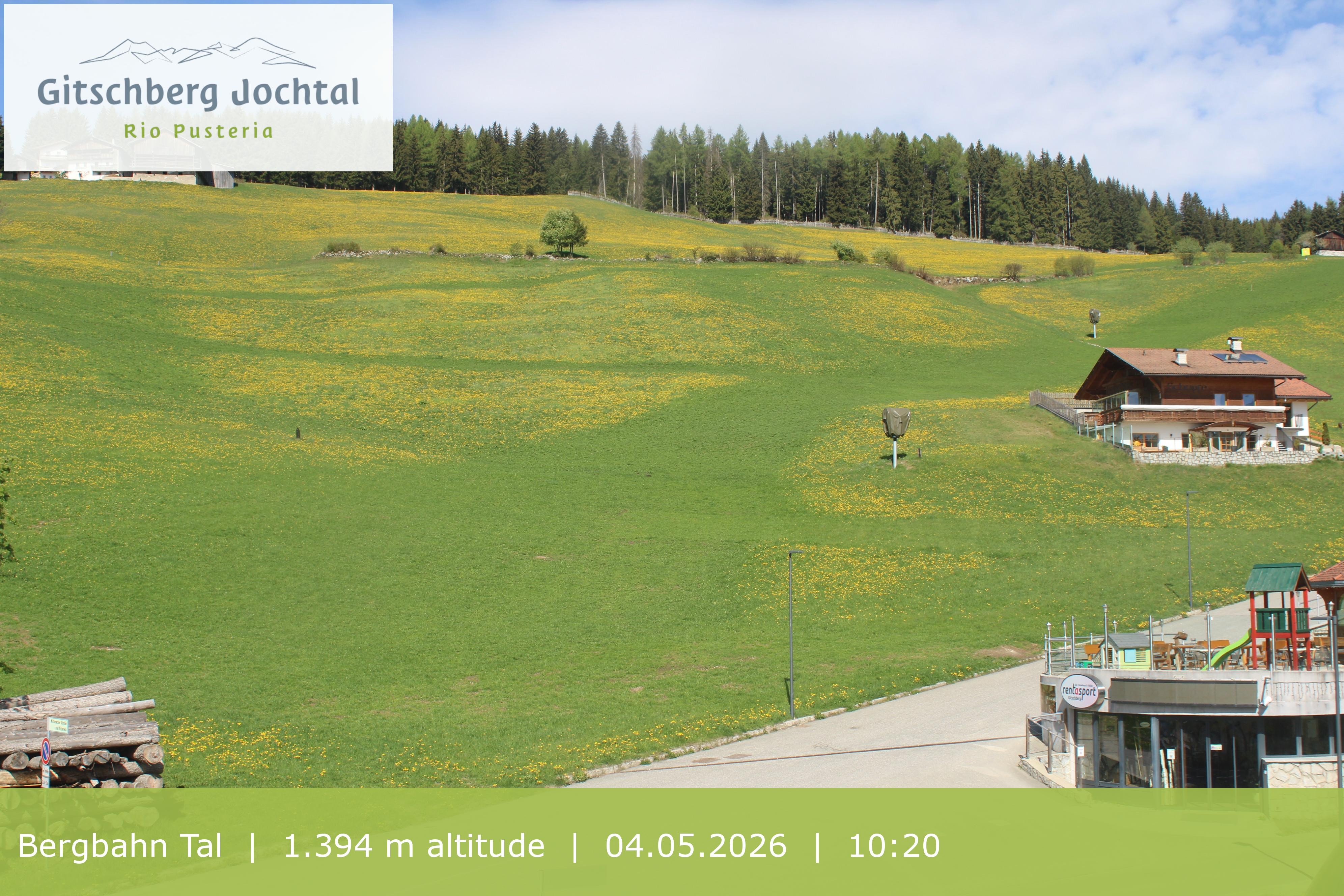 Archiv Foto Webcam Sicht auf die Talstation Meransen in Südtirol