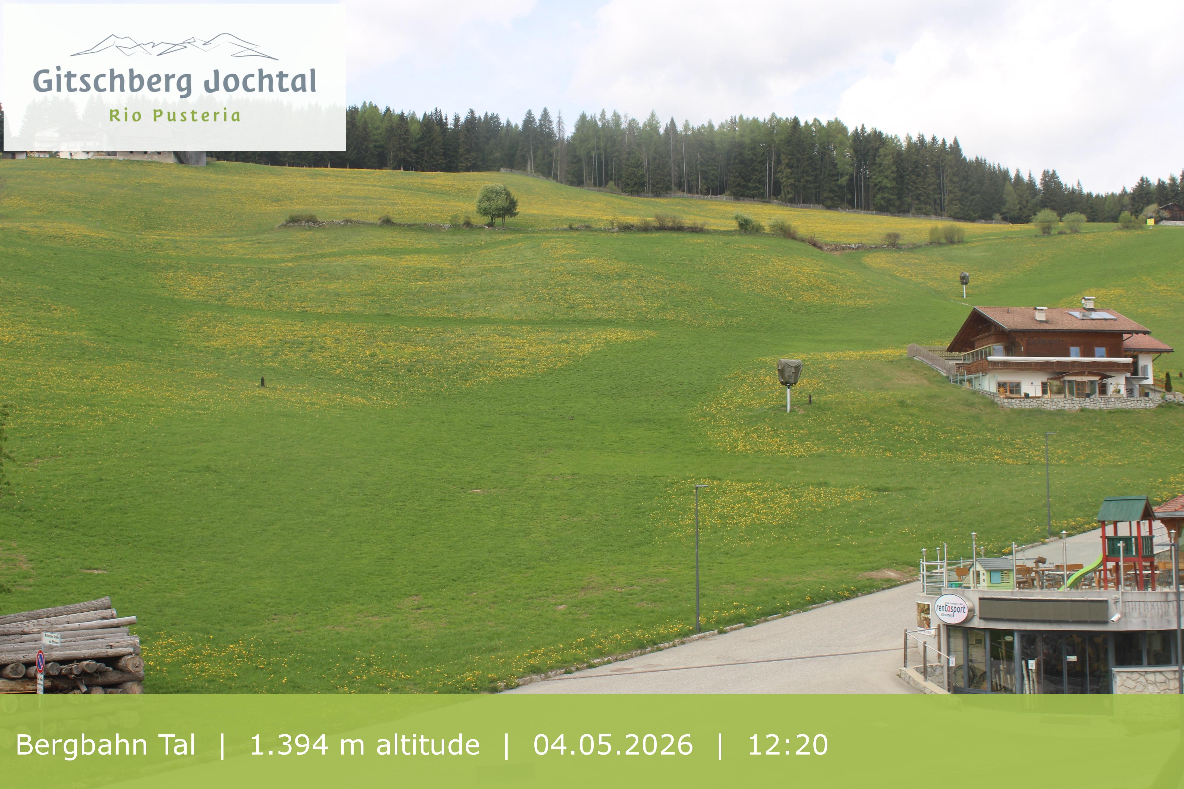 Archiv Foto Webcam Sicht auf die Talstation Meransen in Südtirol