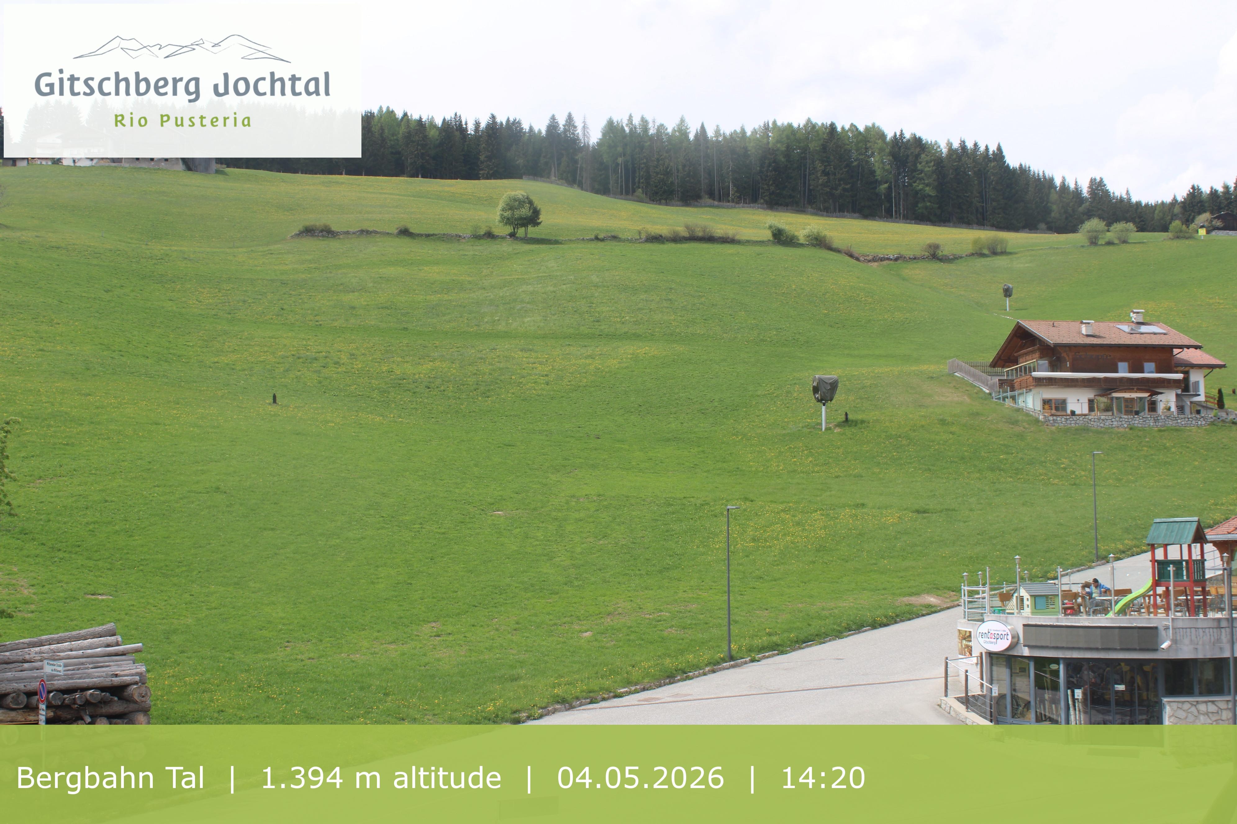 Archiv Foto Webcam Sicht auf die Talstation Meransen in Südtirol