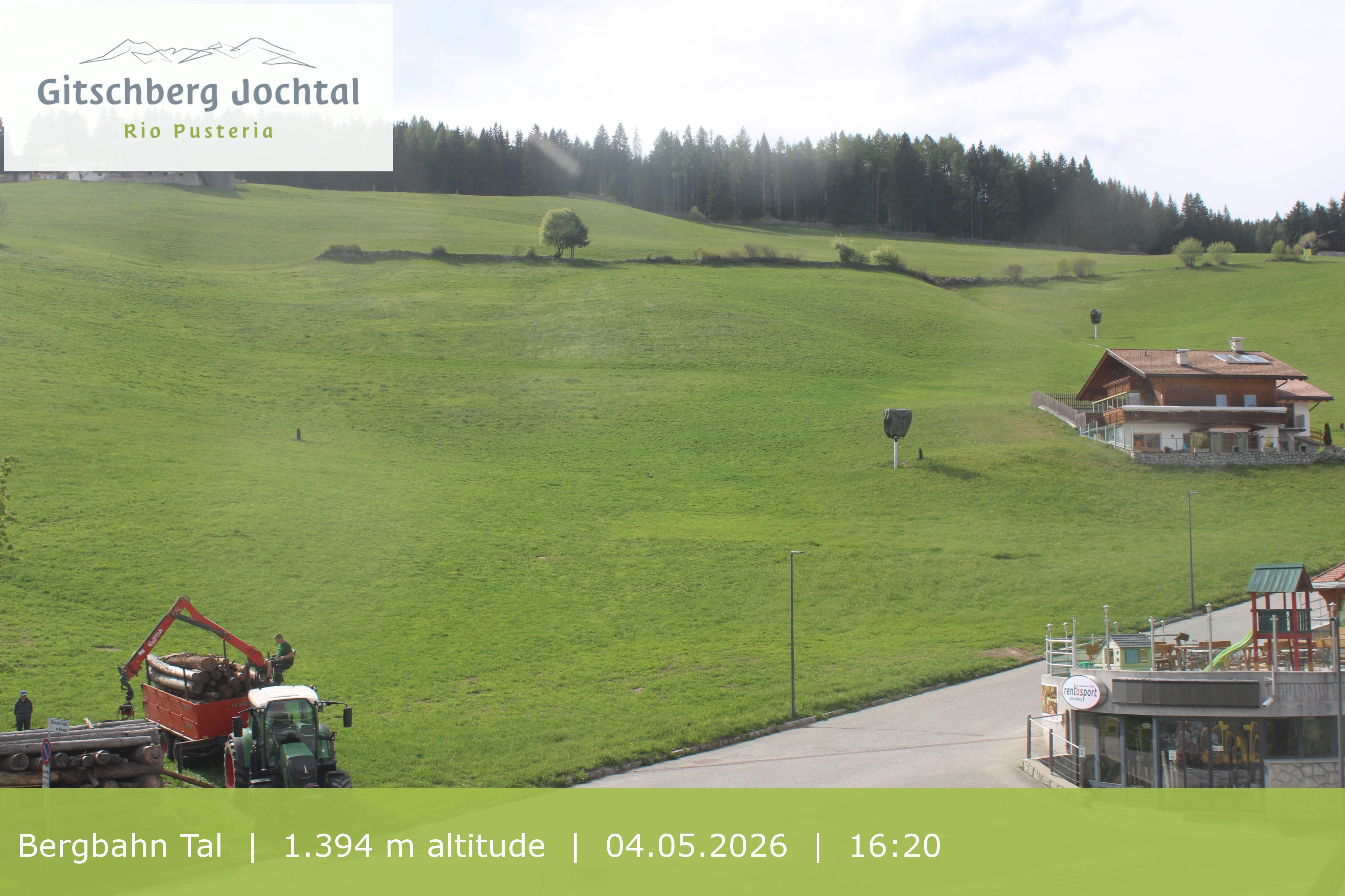 Archiv Foto Webcam Sicht auf die Talstation Meransen in Südtirol
