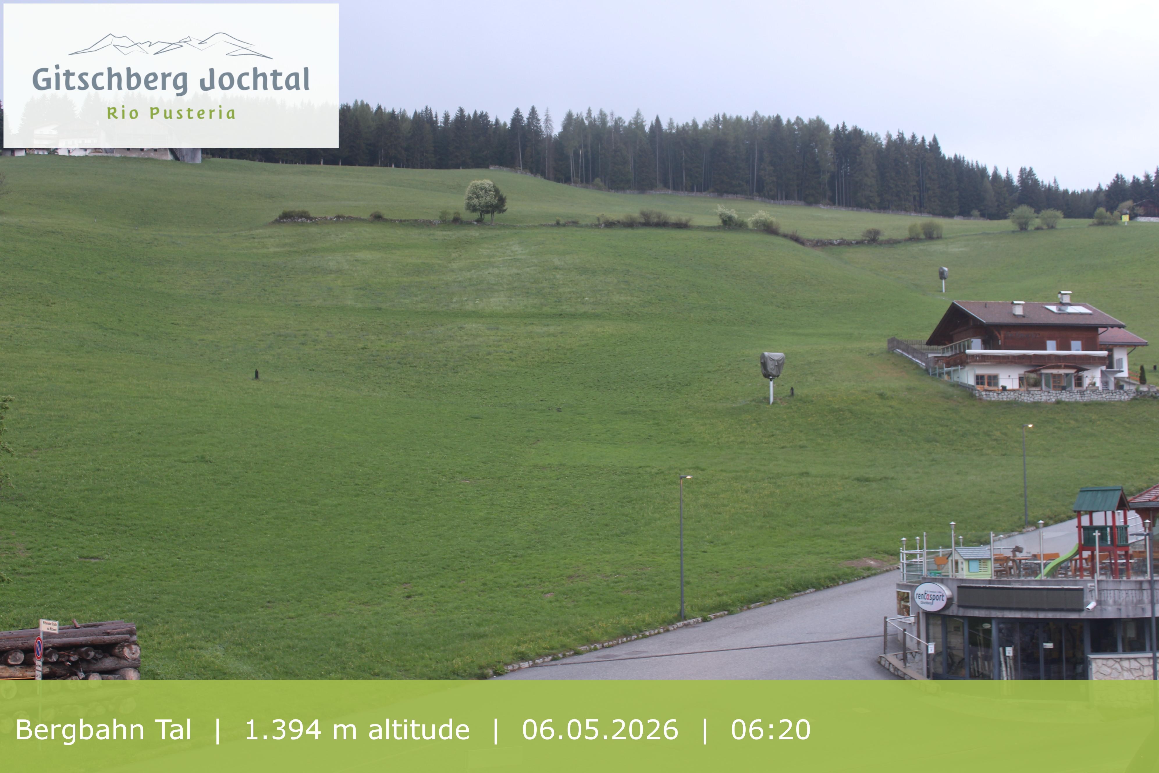 Archiv Foto Webcam Sicht auf die Talstation Meransen in Südtirol