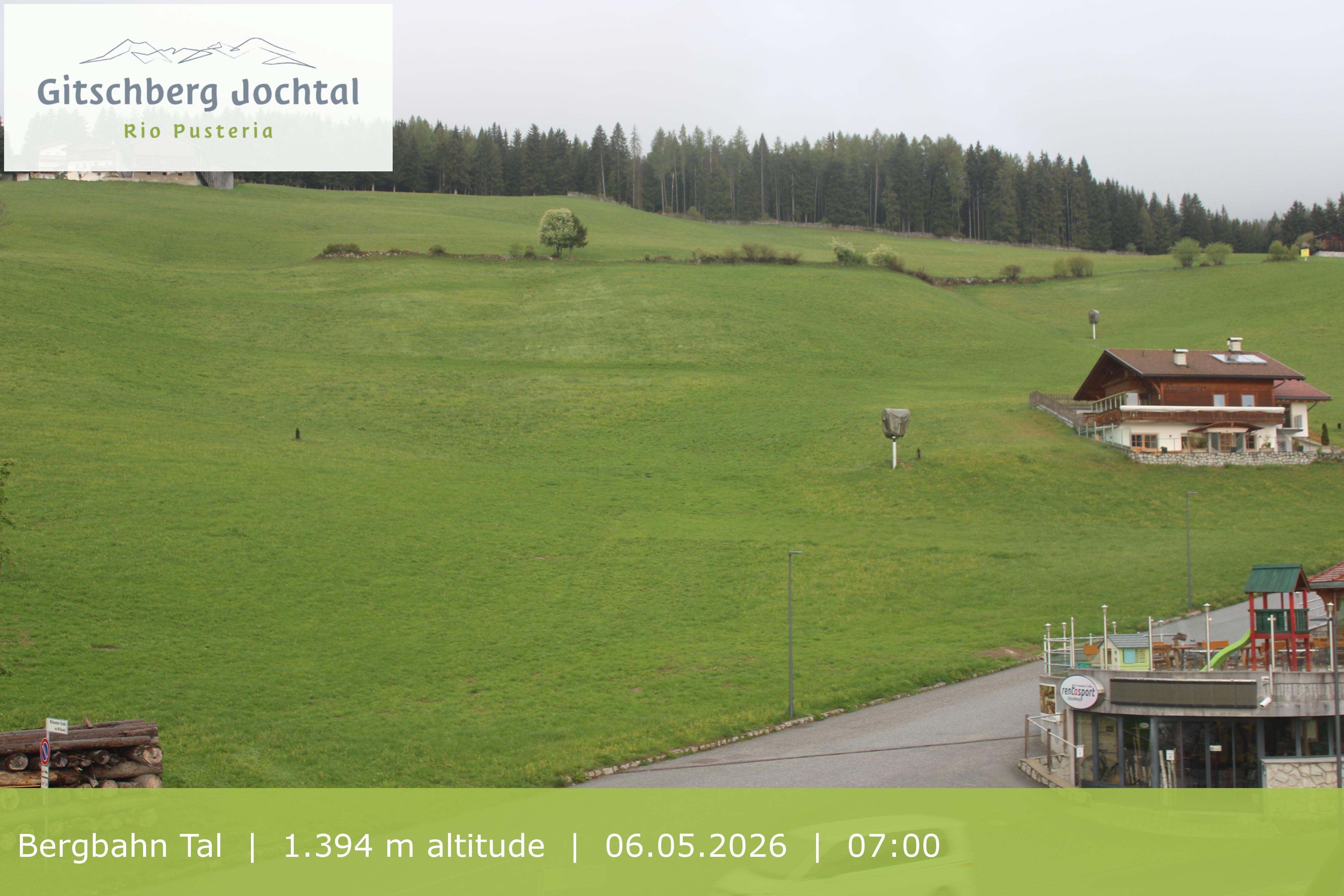 Archiv Foto Webcam Sicht auf die Talstation Meransen in Südtirol