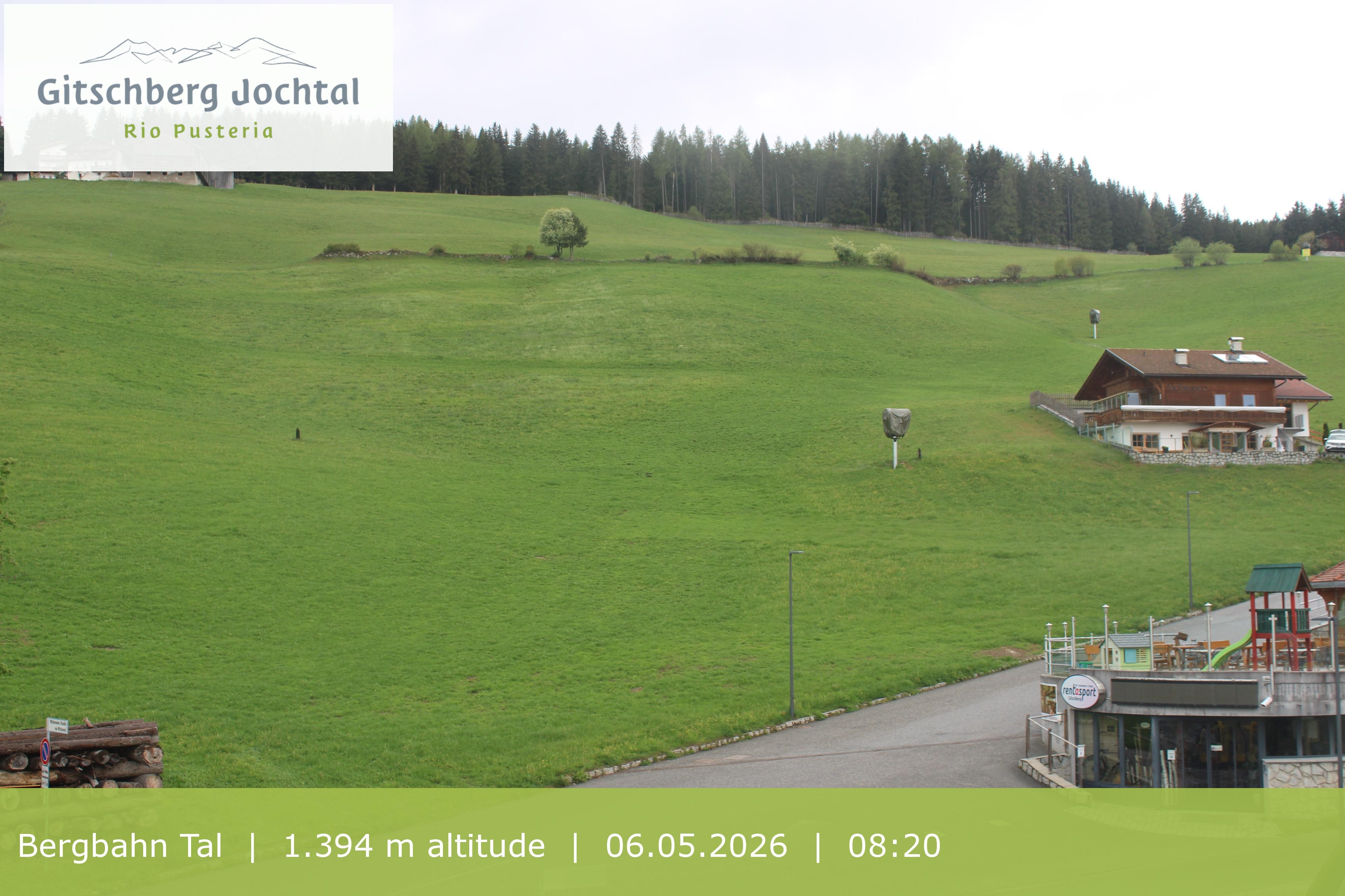 Archiv Foto Webcam Sicht auf die Talstation Meransen in Südtirol