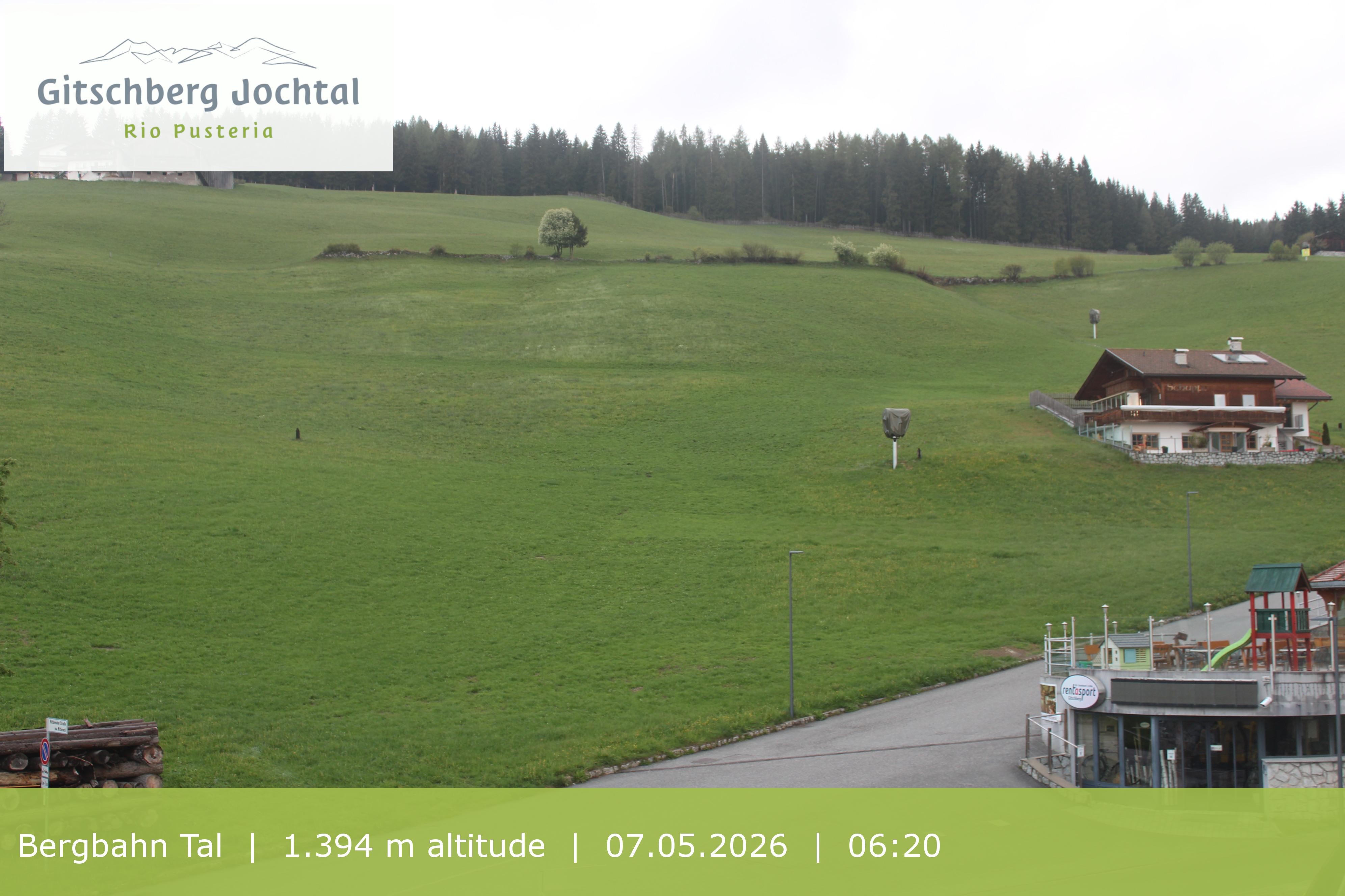 Archiv Foto Webcam Sicht auf die Talstation Meransen in Südtirol