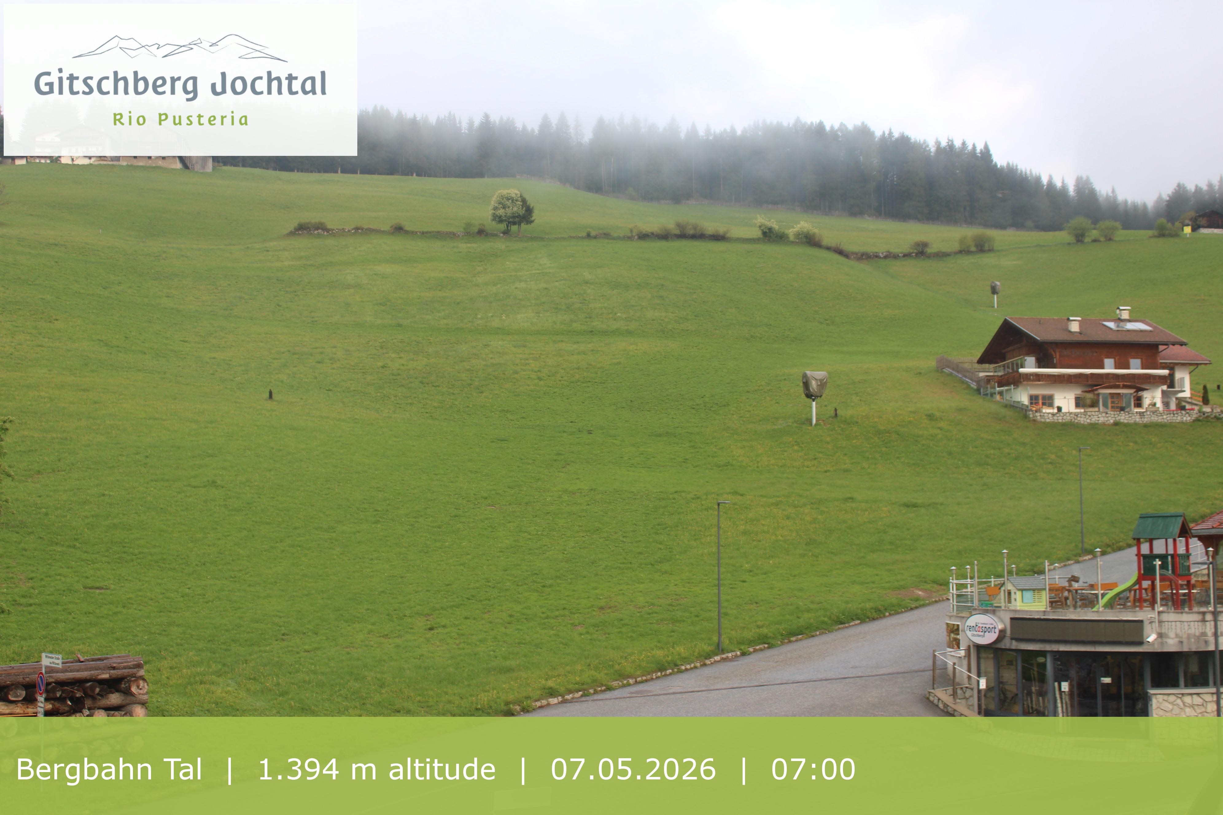 Archiv Foto Webcam Sicht auf die Talstation Meransen in Südtirol