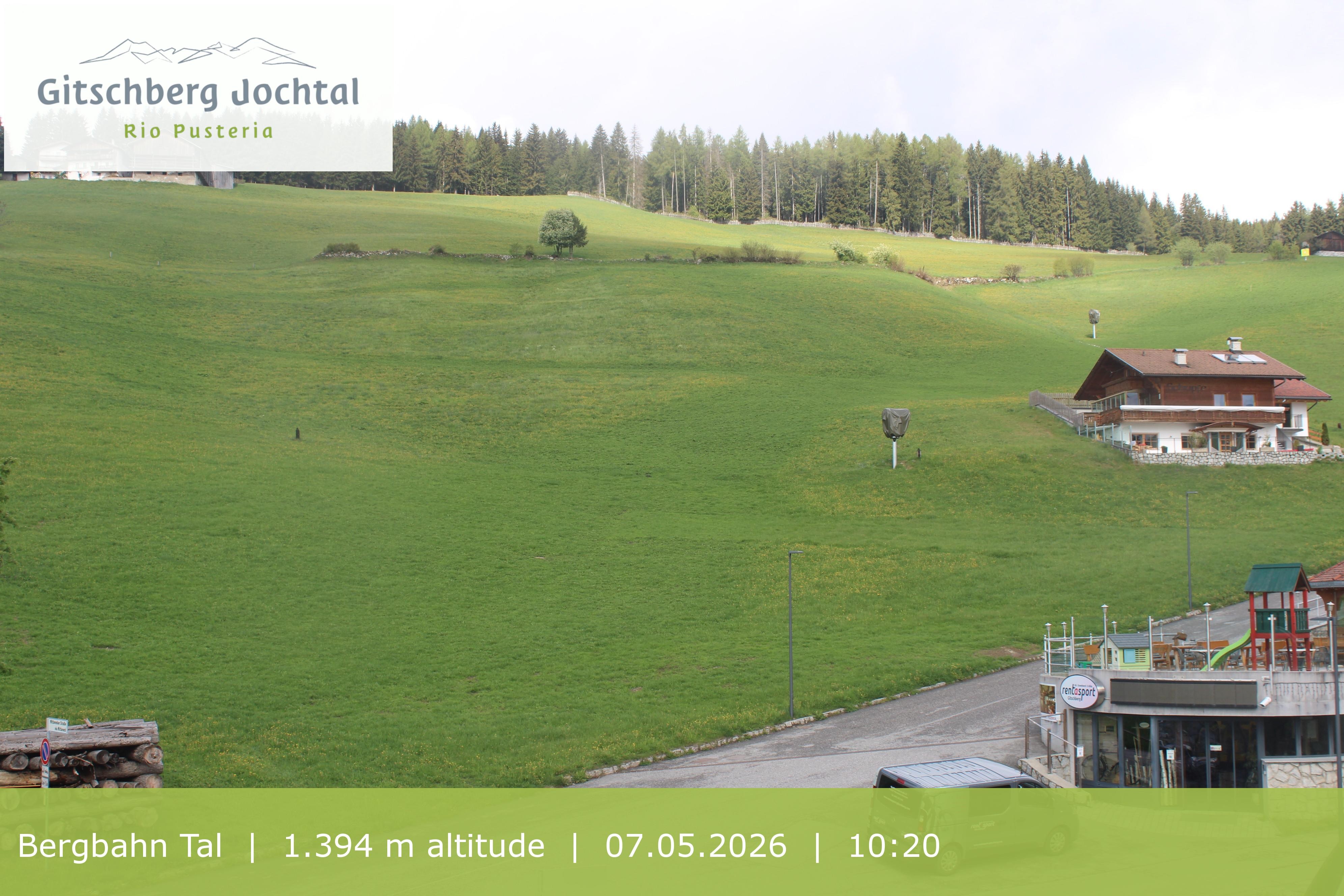 Archiv Foto Webcam Sicht auf die Talstation Meransen in Südtirol