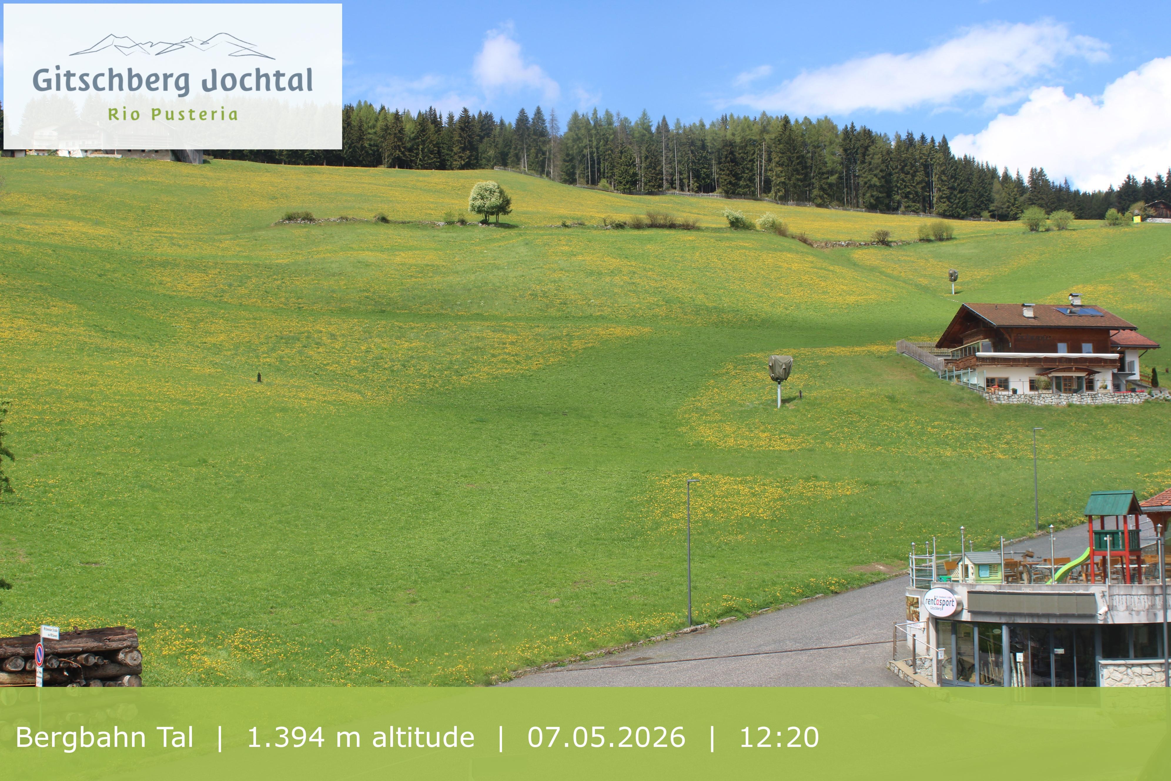 Archiv Foto Webcam Sicht auf die Talstation Meransen in Südtirol