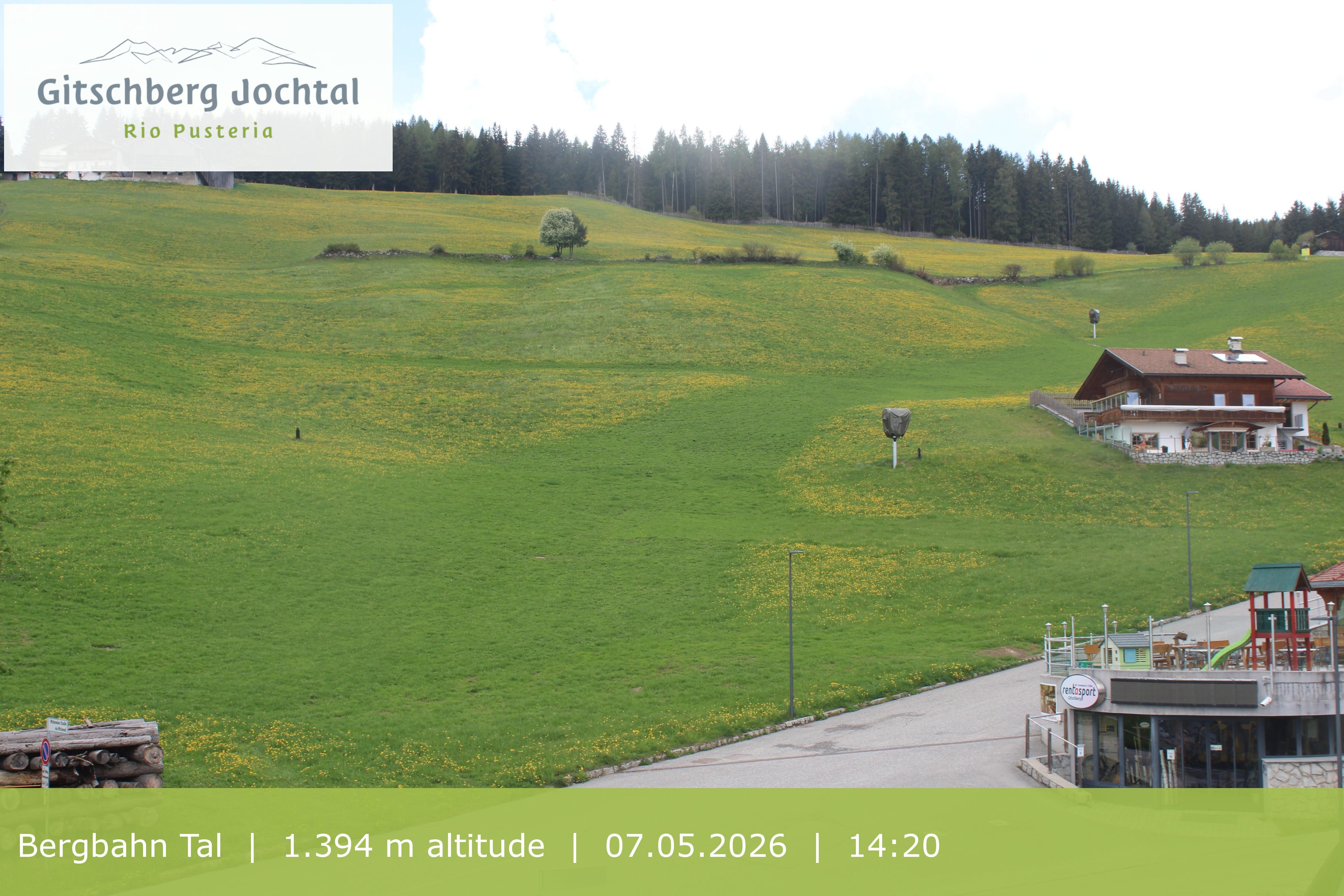 Archiv Foto Webcam Sicht auf die Talstation Meransen in Südtirol