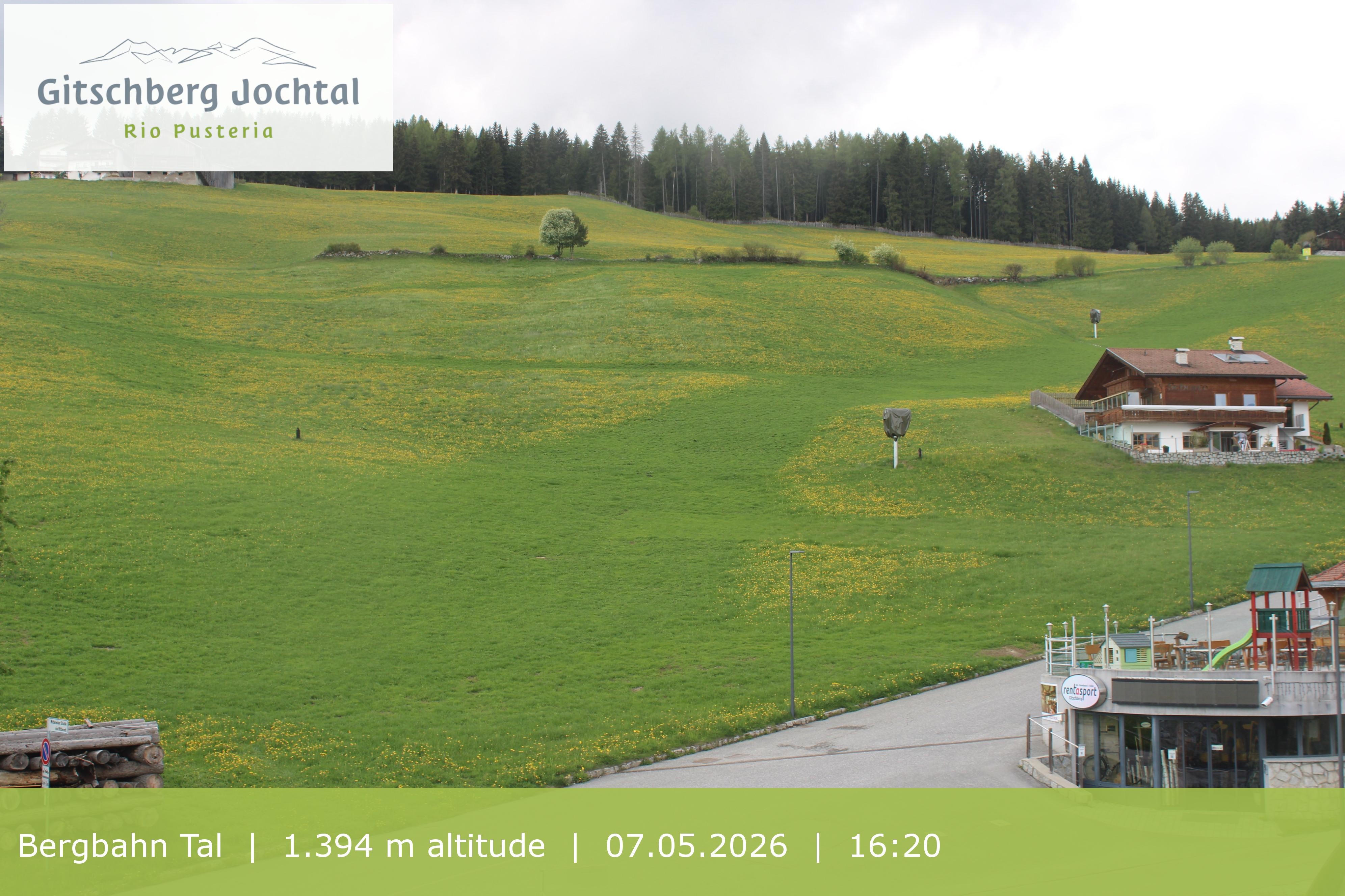 Archiv Foto Webcam Sicht auf die Talstation Meransen in Südtirol