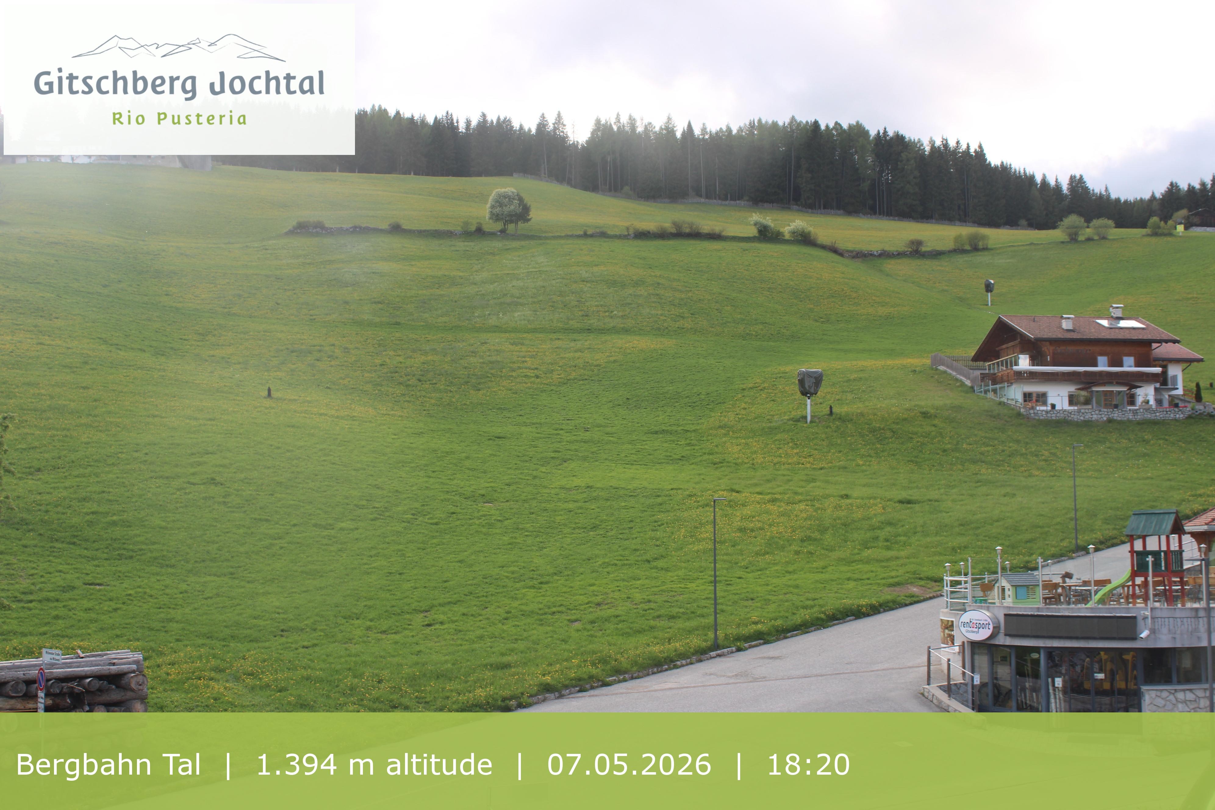 Archiv Foto Webcam Sicht auf die Talstation Meransen in Südtirol