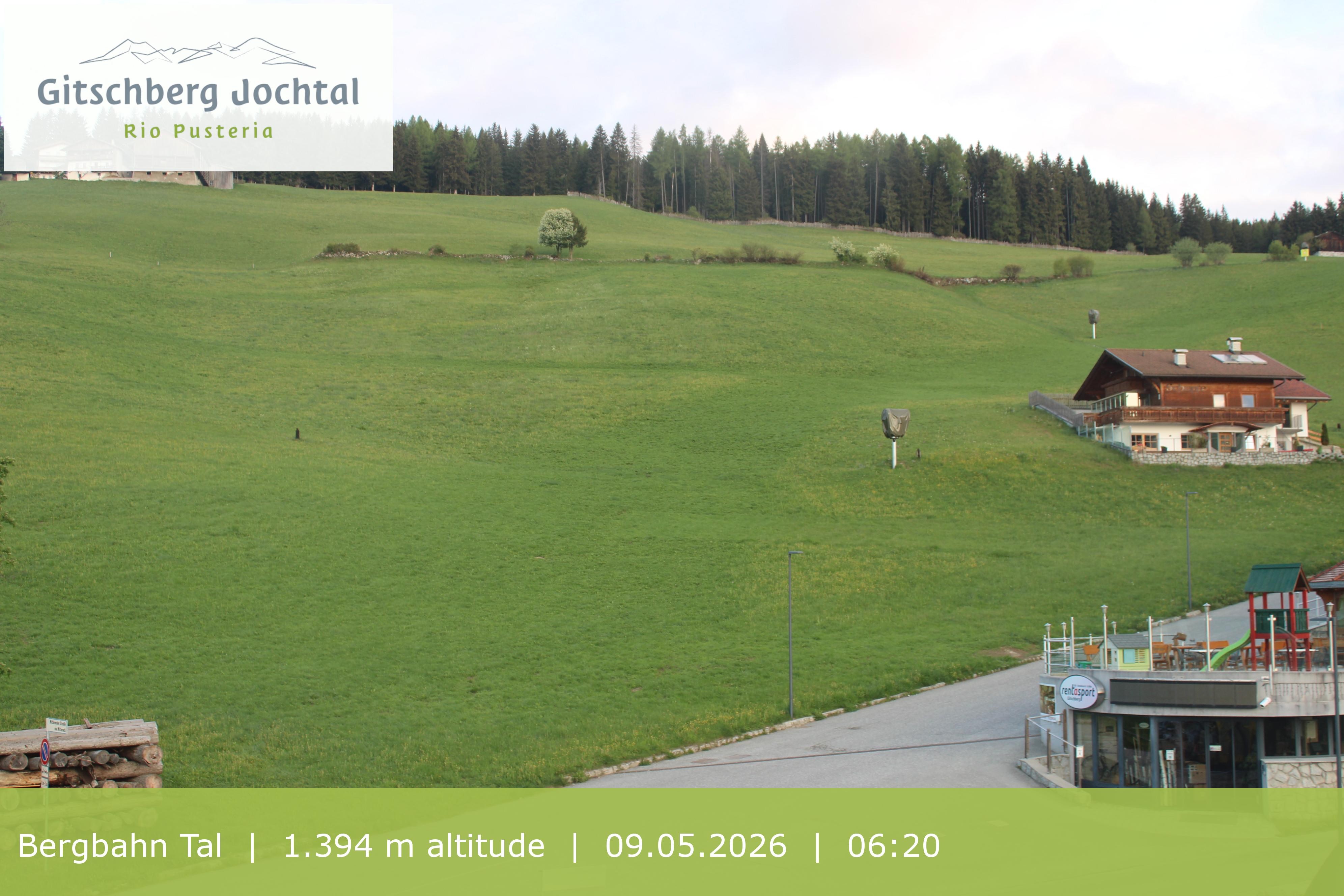 Archiv Foto Webcam Sicht auf die Talstation Meransen in Südtirol