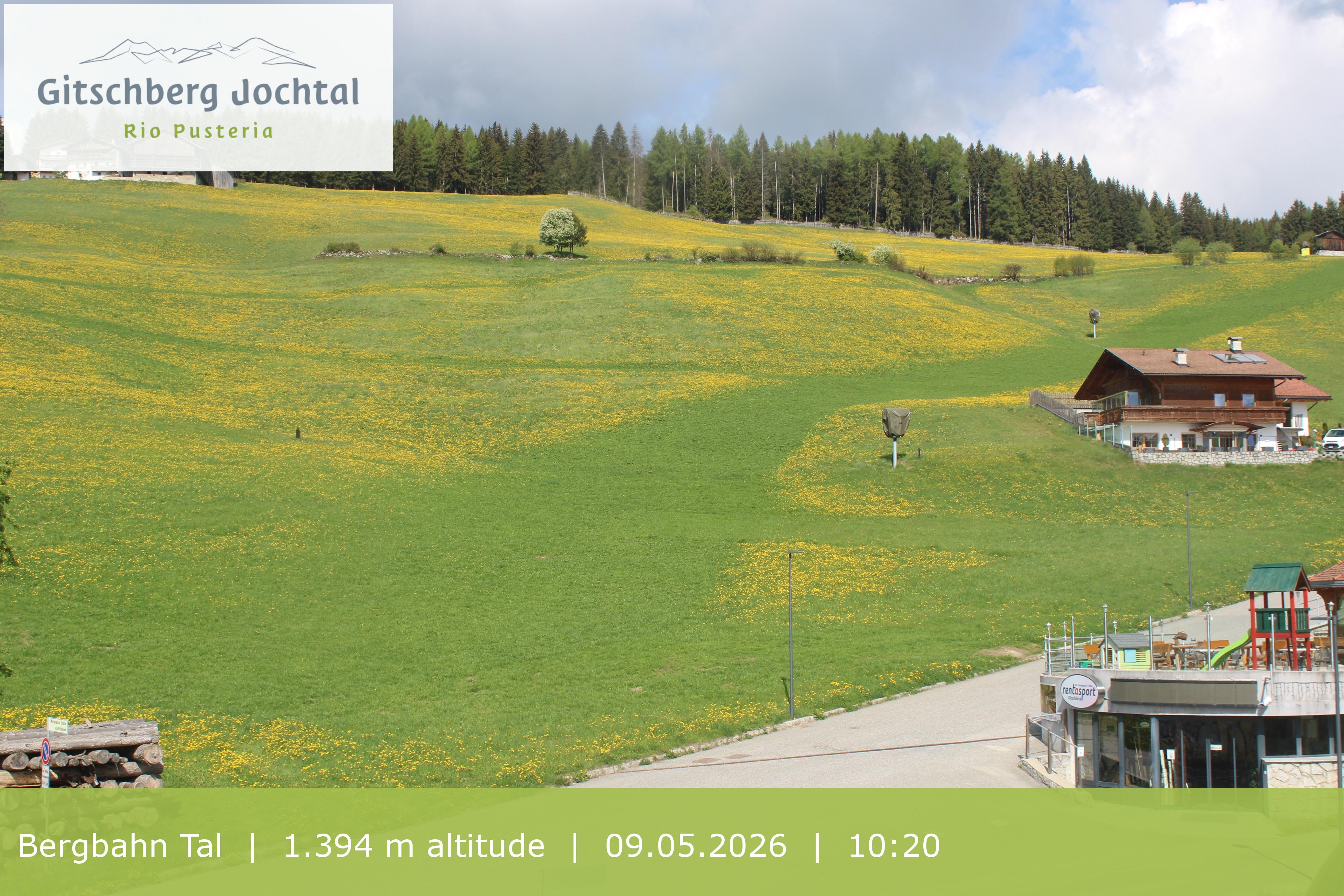 Archiv Foto Webcam Sicht auf die Talstation Meransen in Südtirol