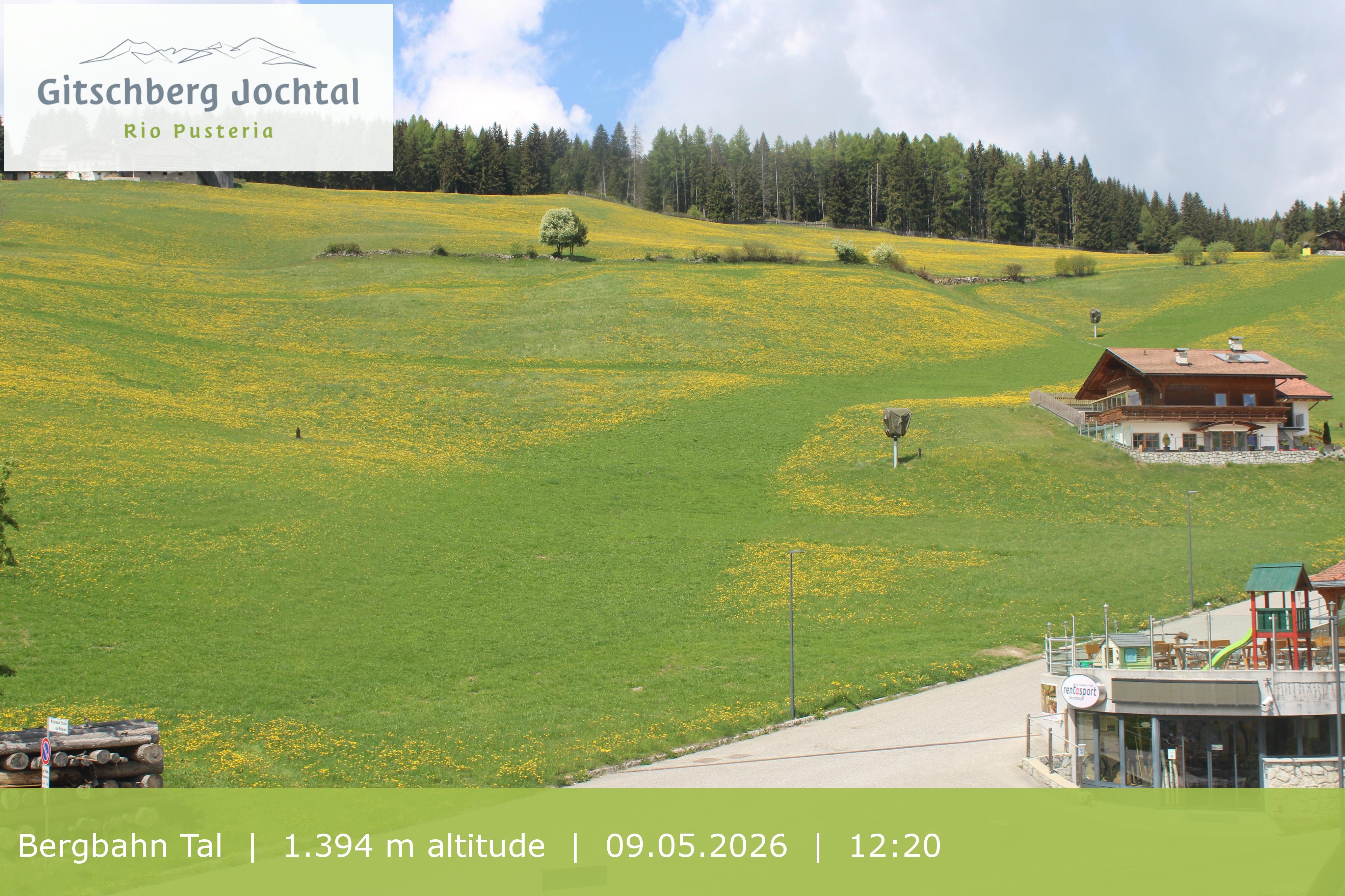 Archiv Foto Webcam Sicht auf die Talstation Meransen in Südtirol