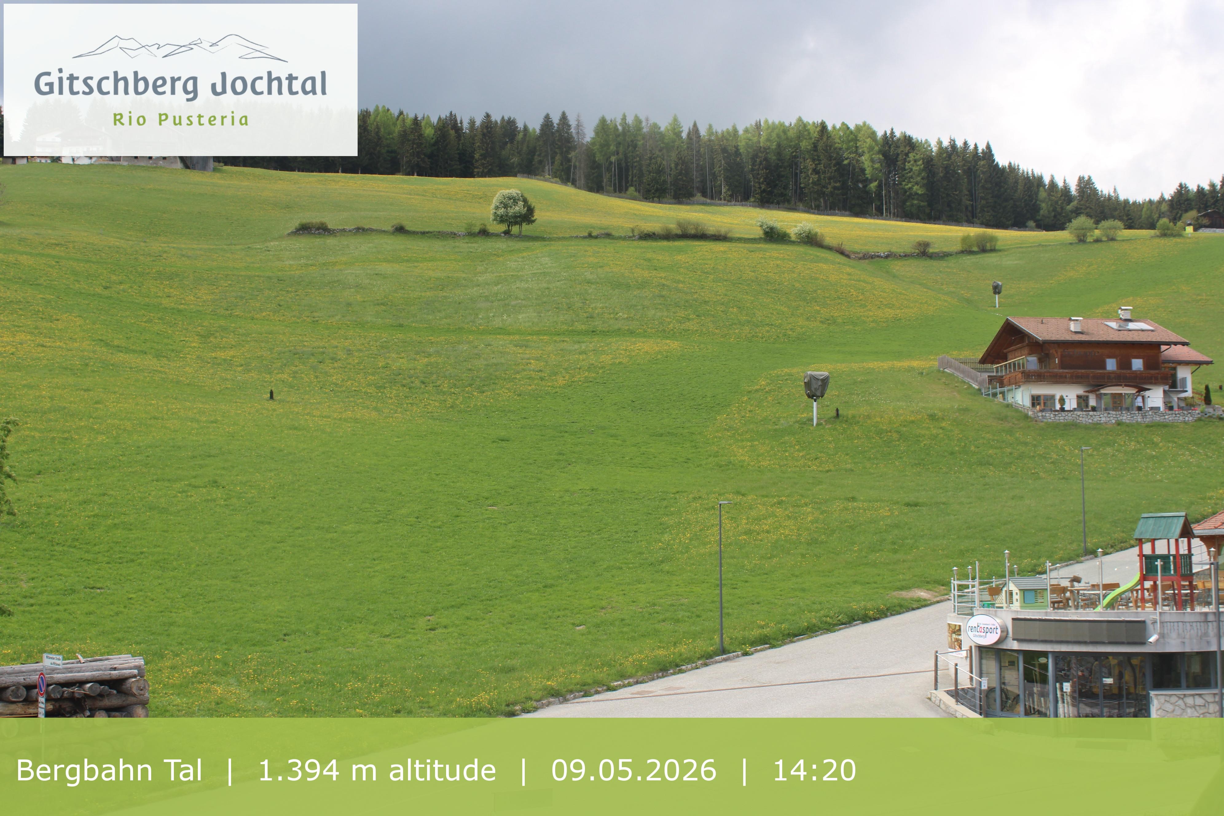 Archiv Foto Webcam Sicht auf die Talstation Meransen in Südtirol