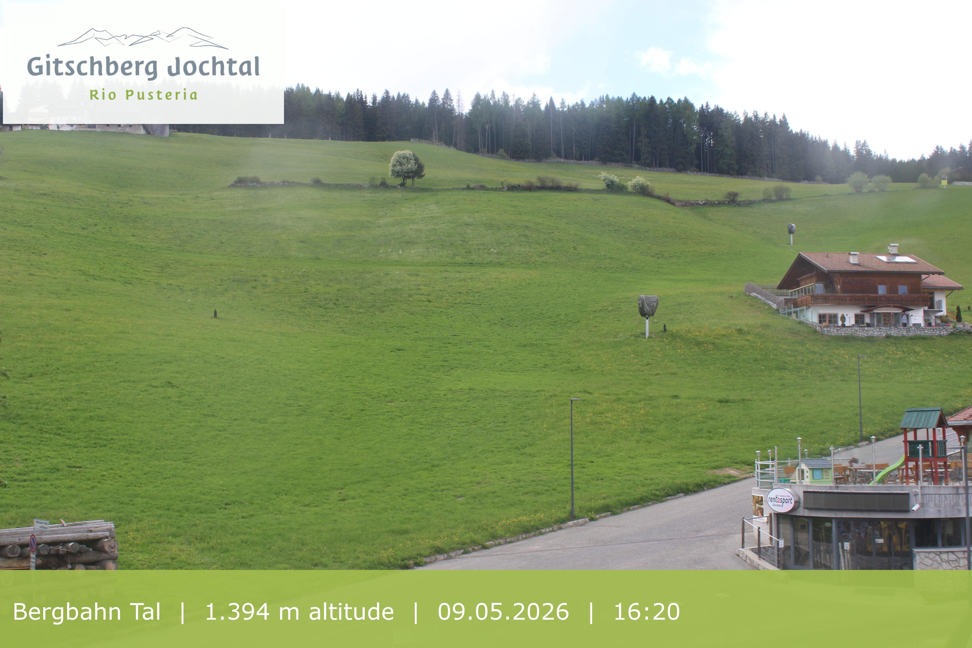 Archiv Foto Webcam Sicht auf die Talstation Meransen in Südtirol