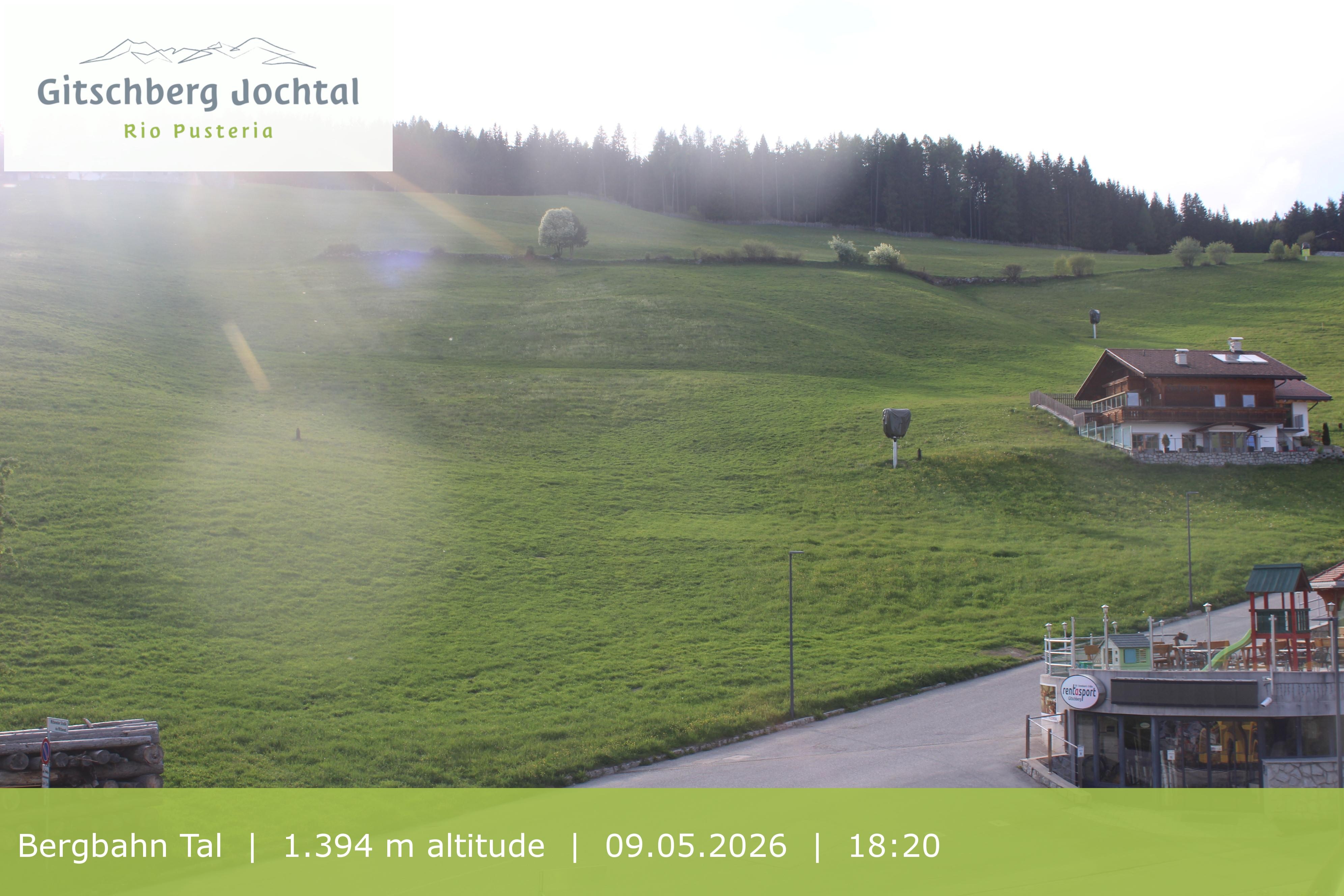 Archiv Foto Webcam Sicht auf die Talstation Meransen in Südtirol